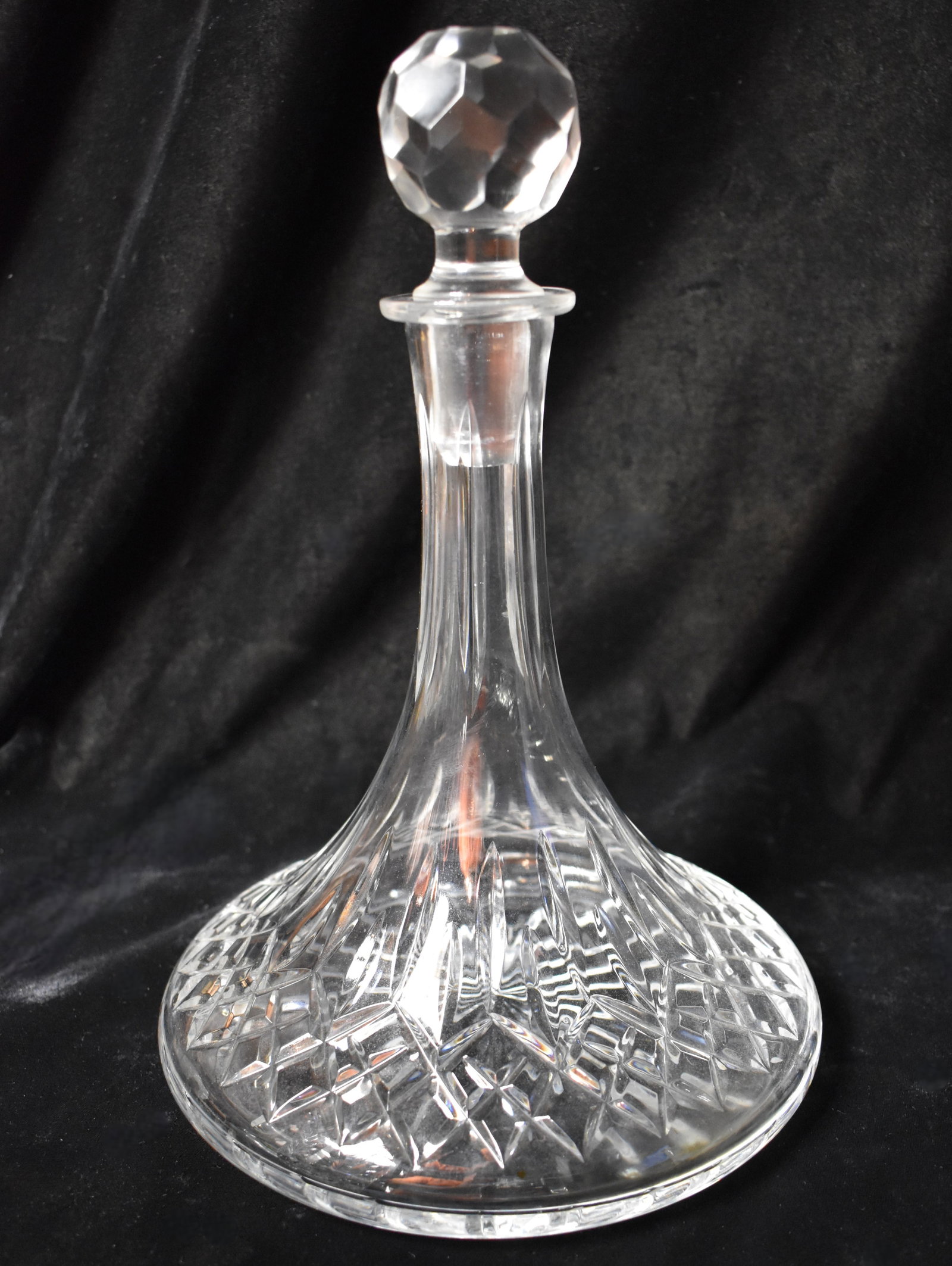 10" Rogaska Crystal Ship’s Decanter: Rogaska Crystal Ship’s Decanter. Sparkling Rogaska Crystal ship's decanter made in Yugoslavia of 26 % lead crystal pristine quality. Stands an elegant 10" tall by 7 1/2" wide at base. Excellent cond