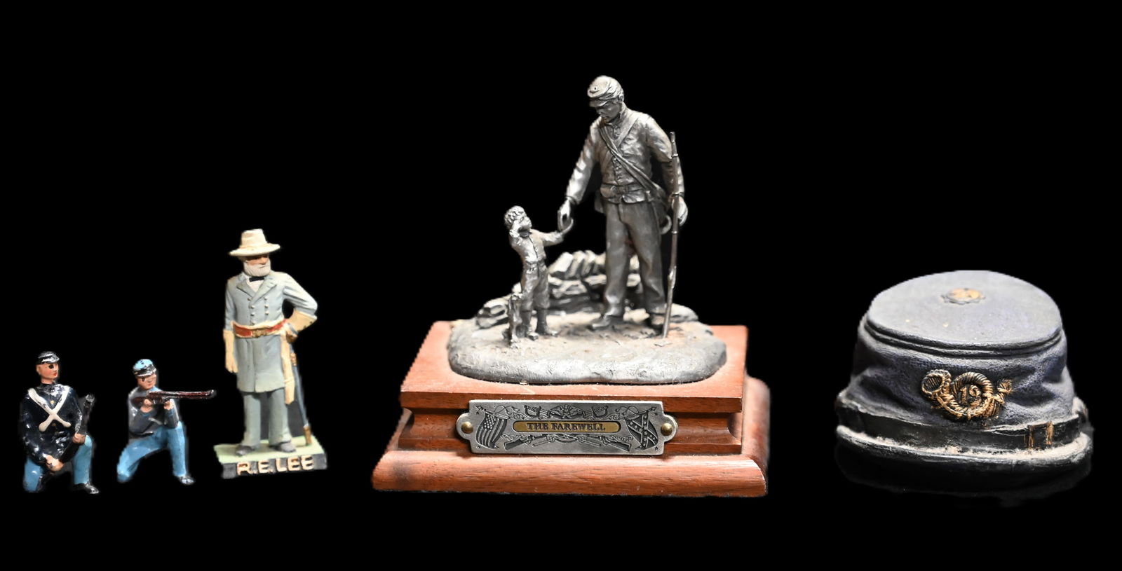 The Farewell Chilmark Pewter Civil War Sculpture and 4 Civil War Figures. (1 of 7)