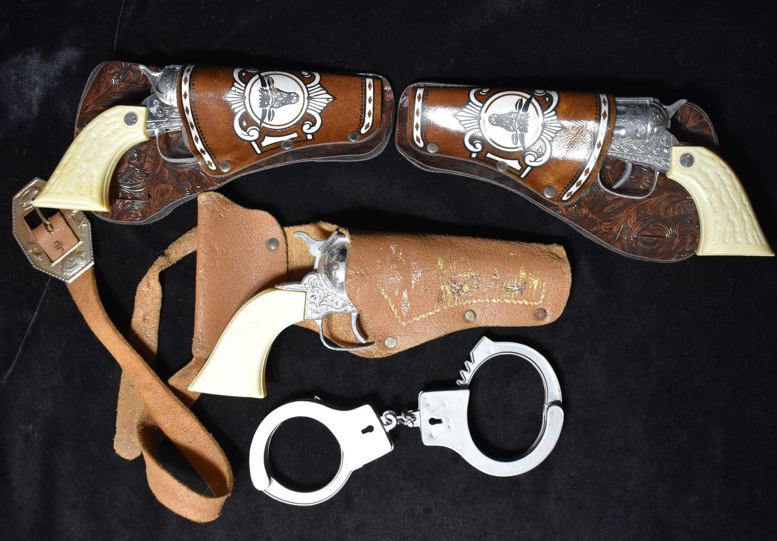 3 1960's Pony Boy Cap Guns w/ Holsters and Toy Hand Cuffs (1 of 11)