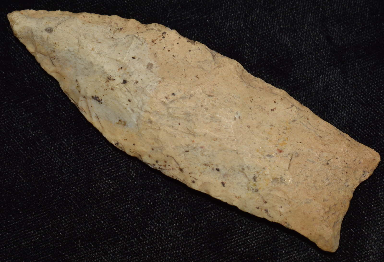 4" Sedalia found in Pettis County, Missouri: 4" Sedalia found in Pettis County, Missouri. Ex George Wolf Collection. Key words: Ancient, Prehistoric Native American Indian Artifacts, Arrowheads, Stone Tools