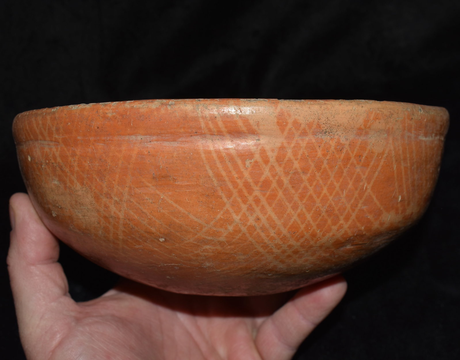 Pre-Columbian Usulutan Ware Pottery Vessel 300 BC to 200 AD: Pre-Columbian Usulutan Ware Pottery Vessel 300 BC to 200 AD. Nicely made little pot with excellent patination. Decorated with faint yellow lines that form patterns inside and outside the bowl. Very ni