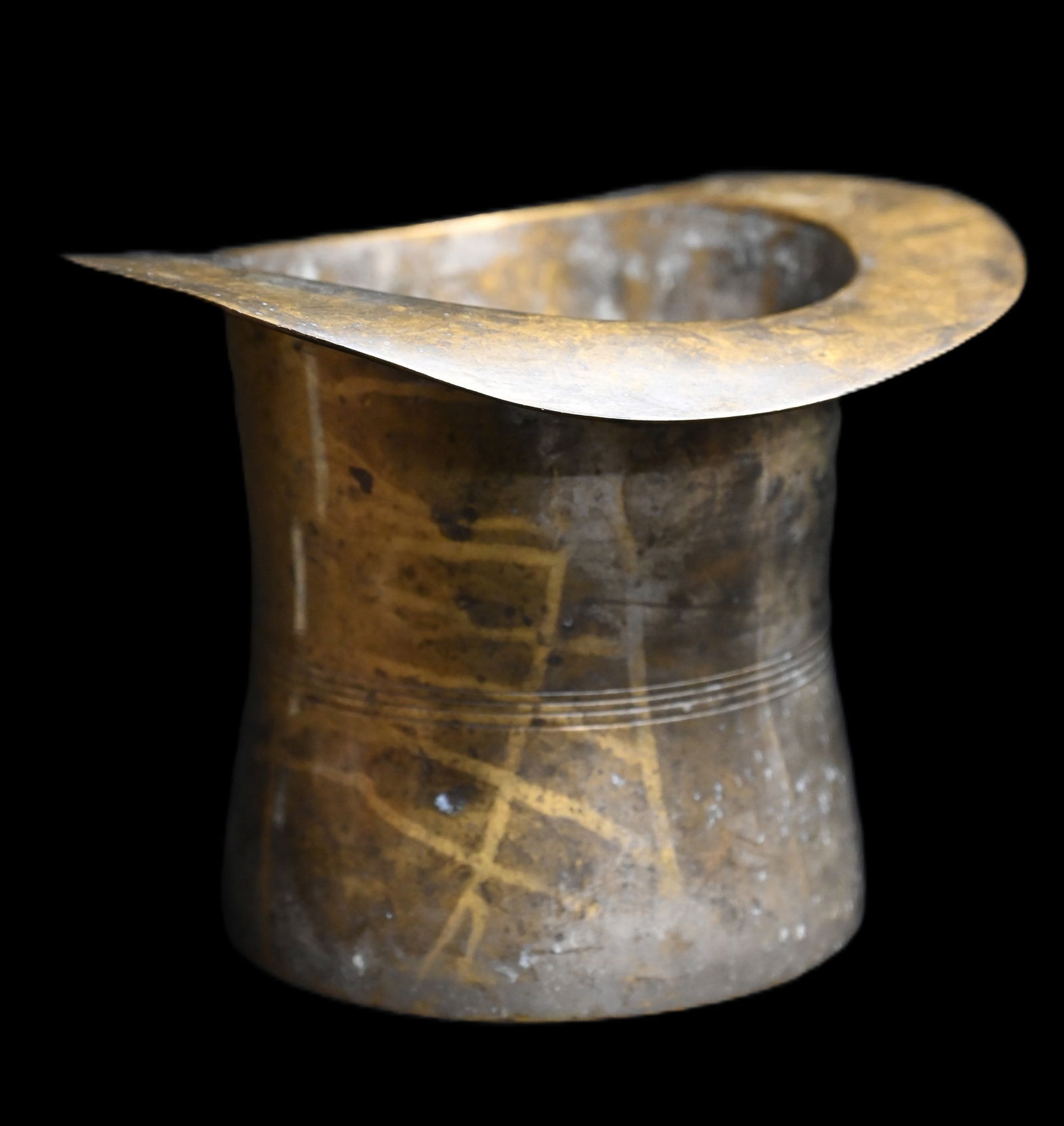 7" Brass Top Hat Spittoon. (1 of 5)