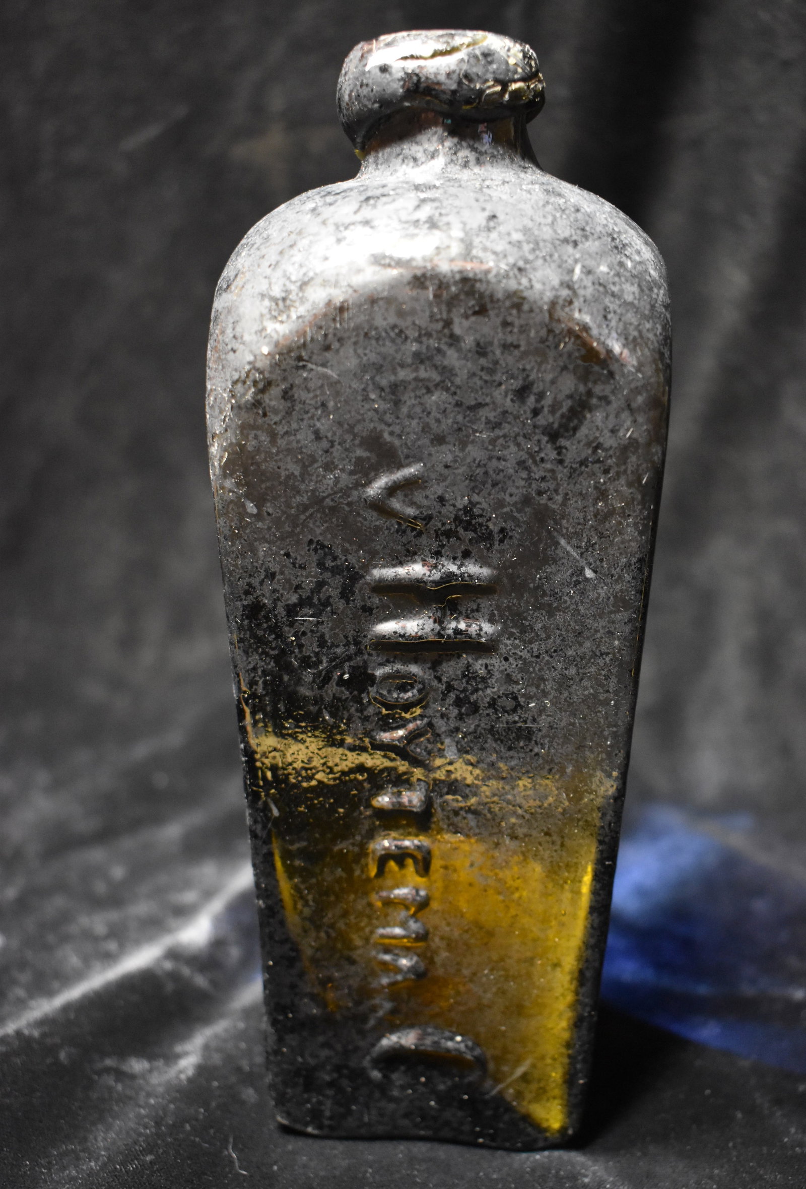 Mid 1800's Hoytema Company Black Semi-Iridescent Pirates Bottle: Mid 1800's Hoytema Company Black Semi-Iridescent Pirates Bottle. V. Hoytema & C. case gin bottle from the mid-1800s. These bottles were typically produced between 1850 and 1870. They are known for the