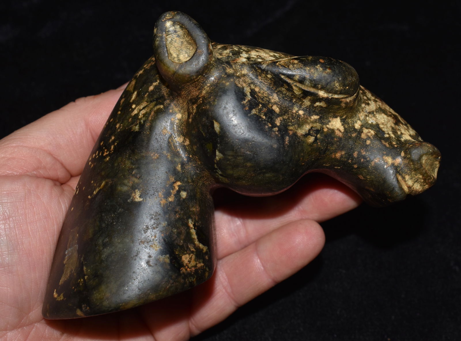 Hongshen Style Jade Horse Bust (1 of 6)