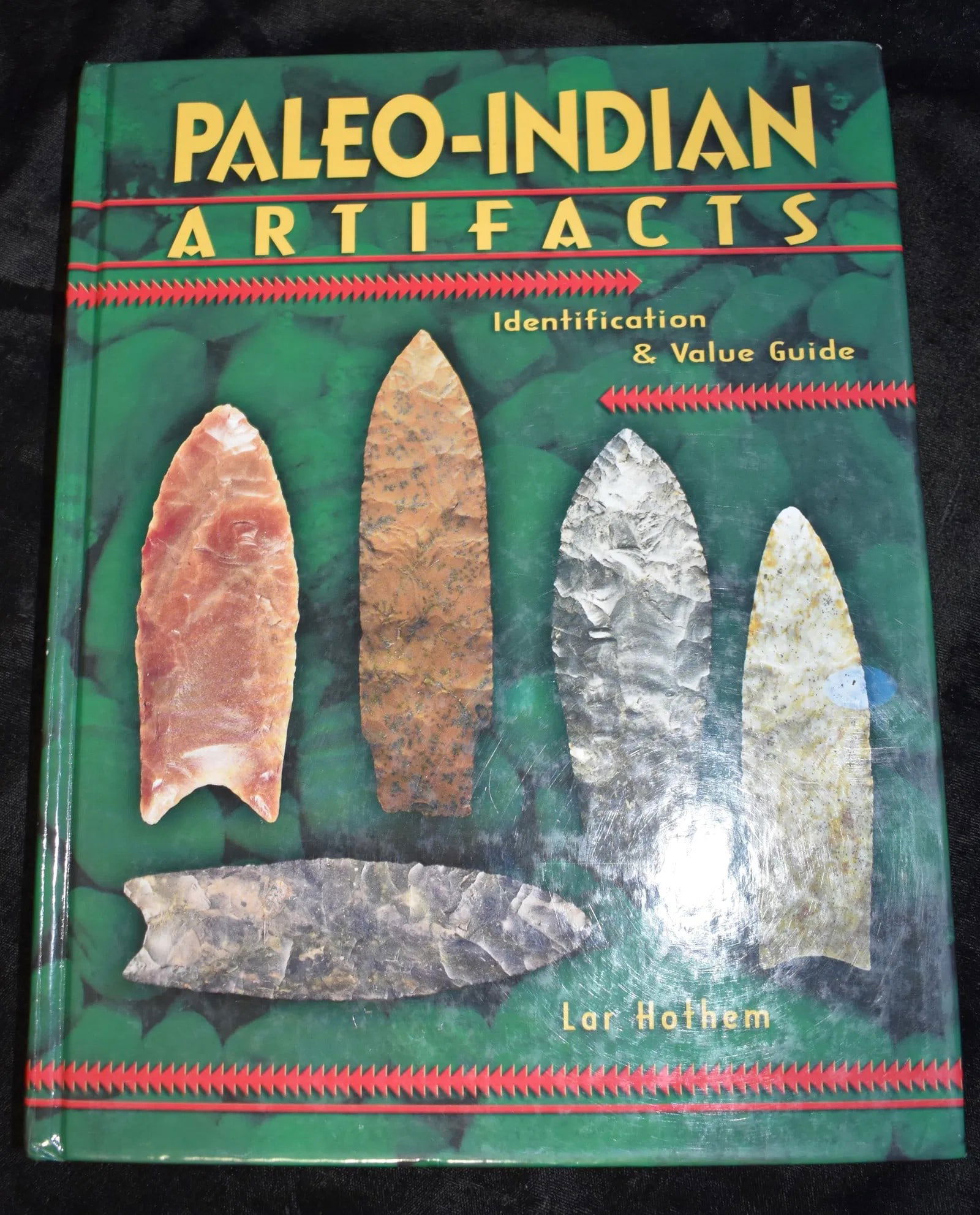 Paleo-Indian Artifacts Identification and Value Guide by Lar Hothem 2005. Hardback book in excellent (1 of 5)
