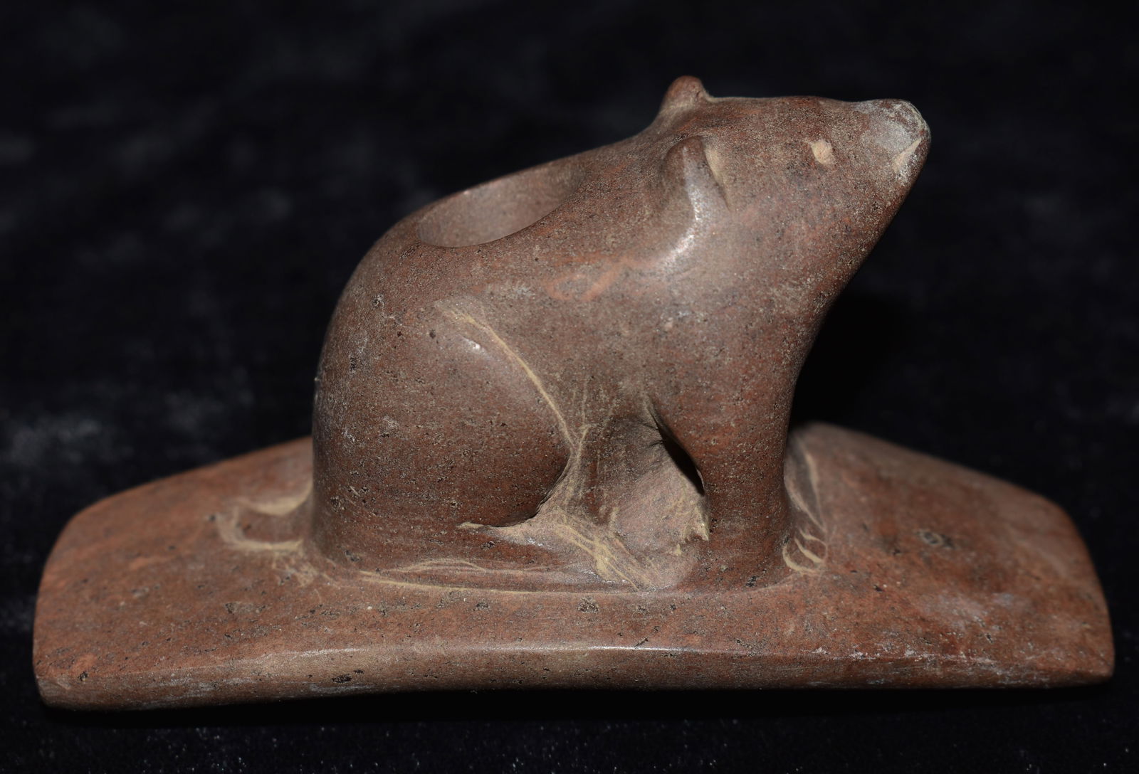 Mid Century Bear Platform Pipe made by the late Billy Guthrie: Mid Century Platform Pipe made by the late Billy Guthrie. There were a good number of these made from the 1950's to 1970's. It may have had to do with the shape of the stone used. There have been many