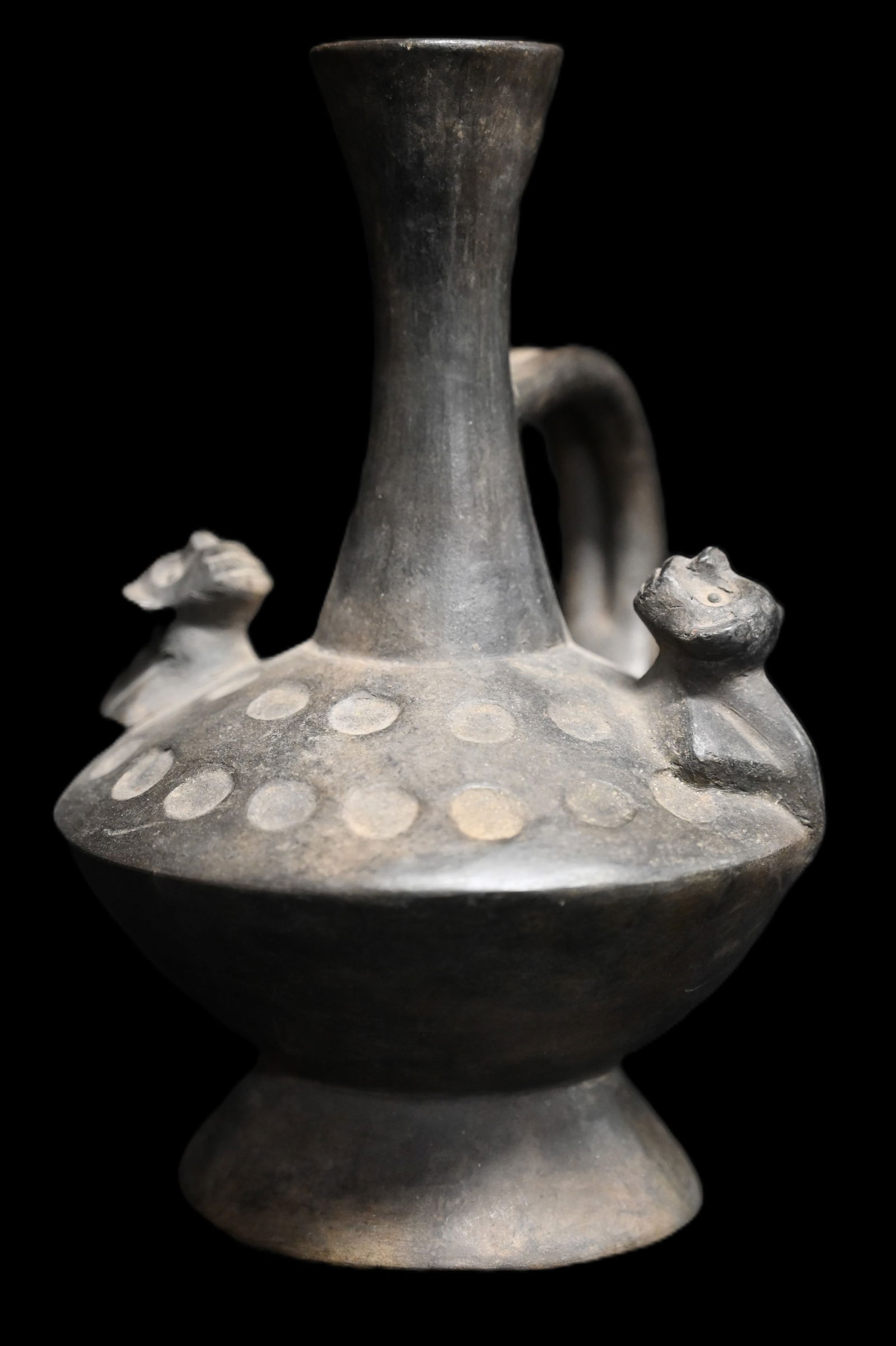 Pre-Columbian Chimu 8 1/2" Pottery Vessel 6 1/2" Wide. (1 of 9)