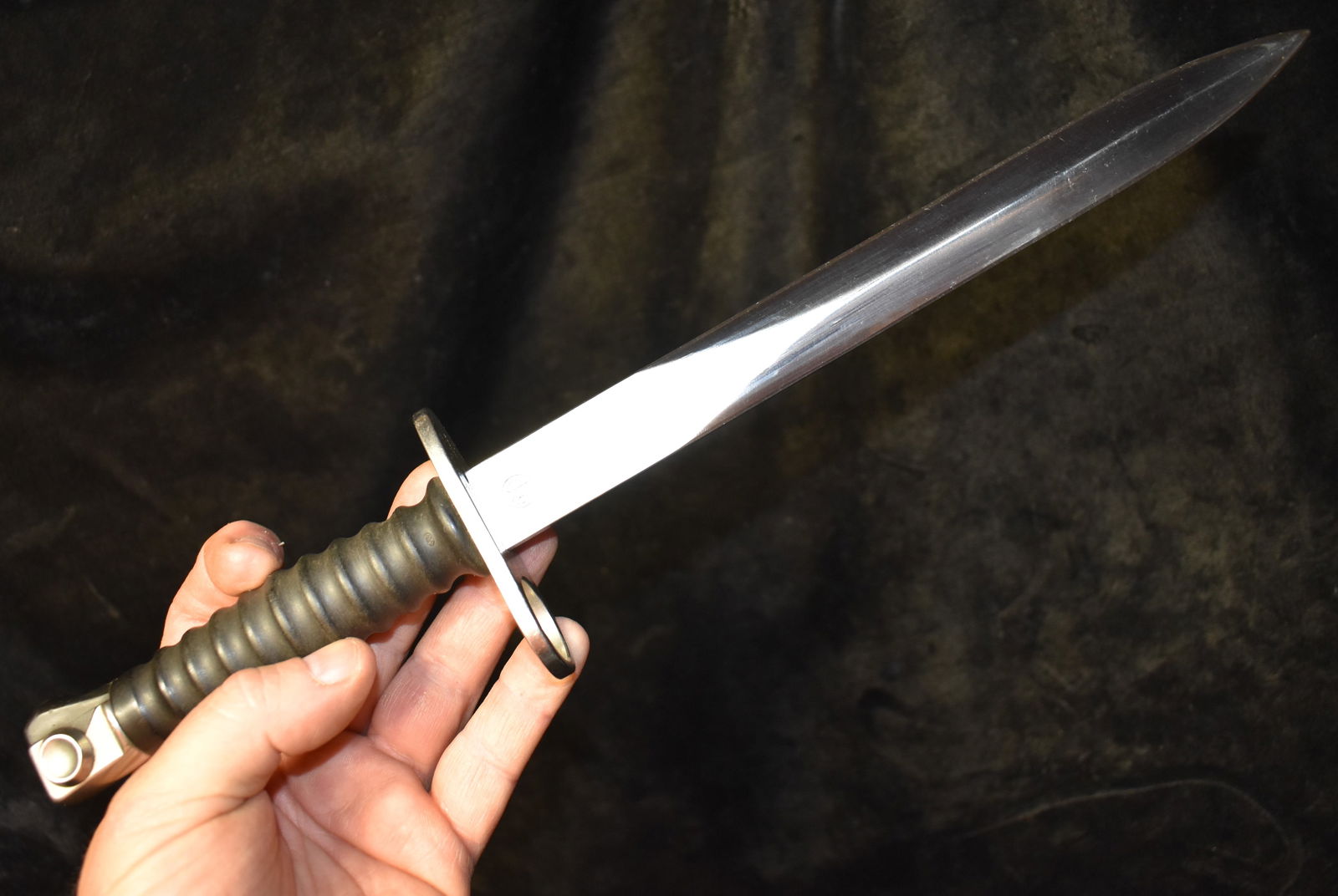 High Quality FW + V Swiss Bayonet w/ Scabbard - 14 1/2" (1 of 8)