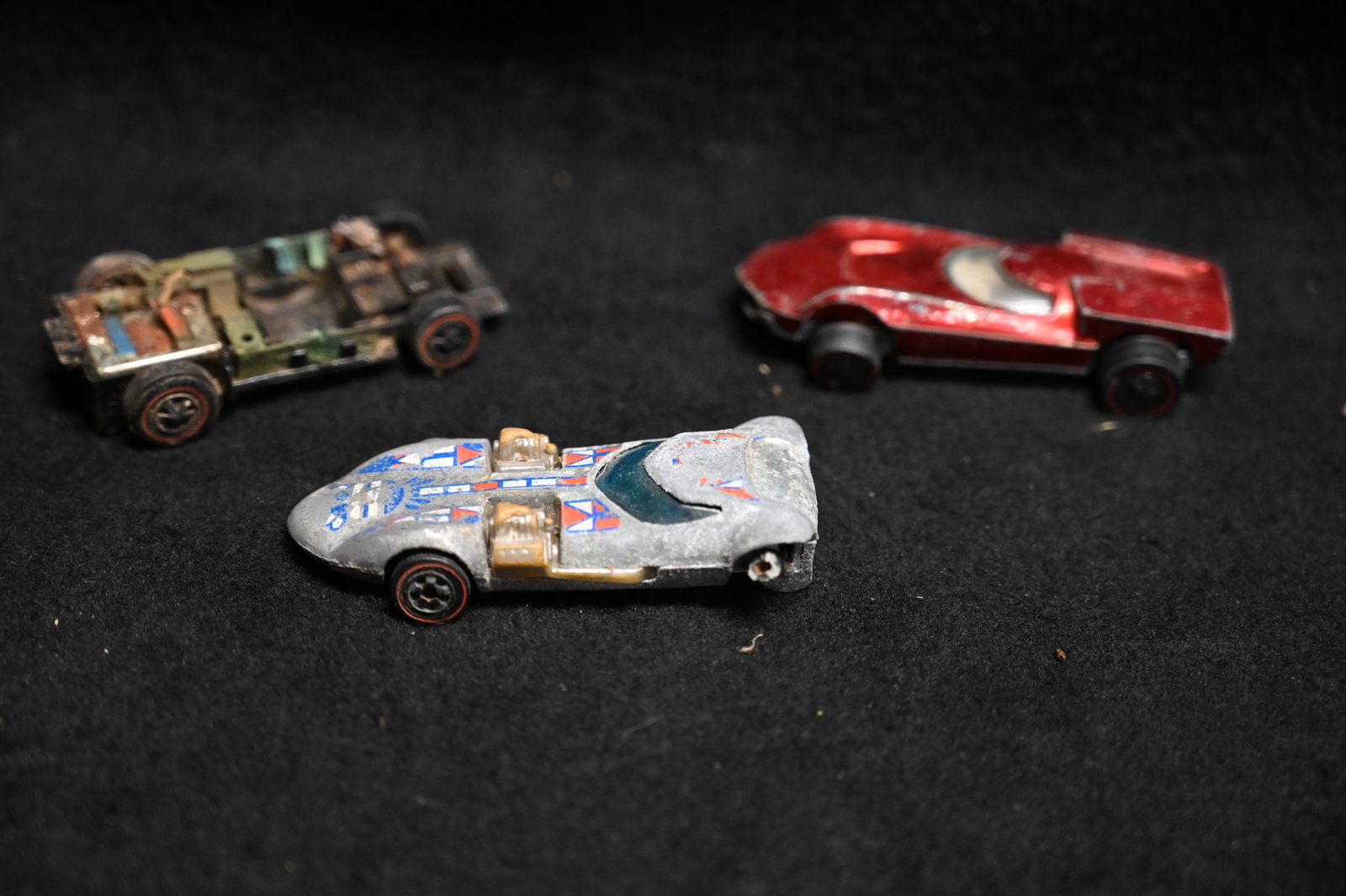 2 Hot Wheels 1960's Red Lines in rough condition with a Red Line parts car to help with repair: 2 Hot Wheels 1960's Red Lines in rough condition with a Red Line parts car to help with repair parts.