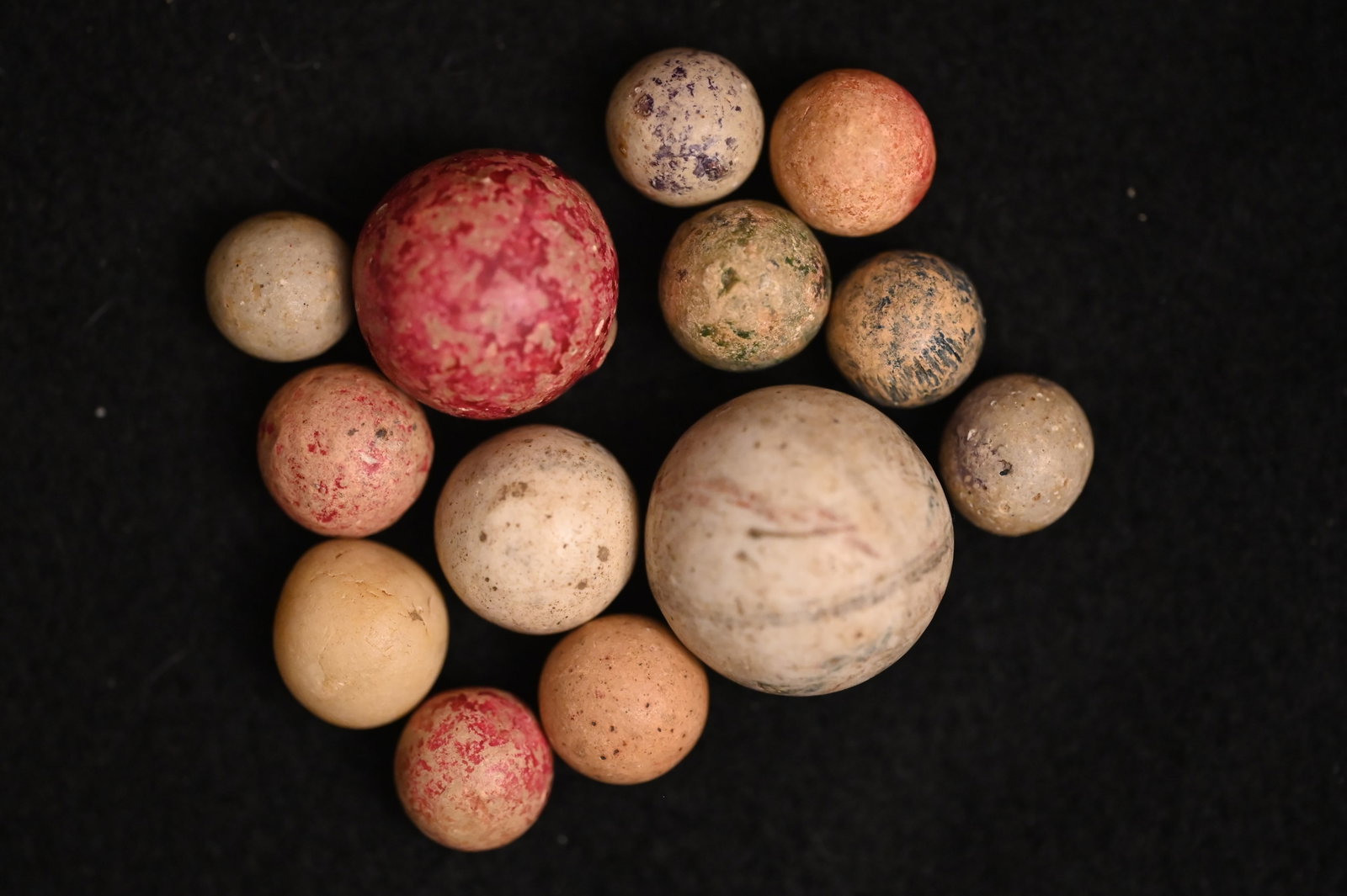 12 Vintage/Native American Marbles 1" Largest Found in Boone Co. Missouri.: 12 Vintage/Native American Marbles 1" Largest Found in Boone Co. Missouri.