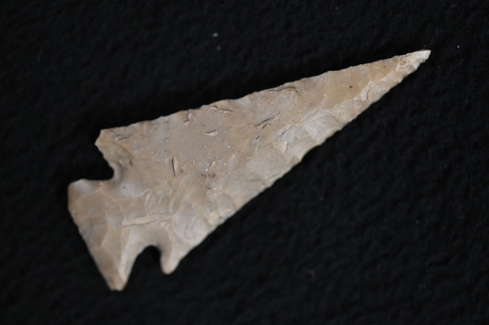 2 3/8" Ensor Arrowhead Found in Texas. (1 of 10)