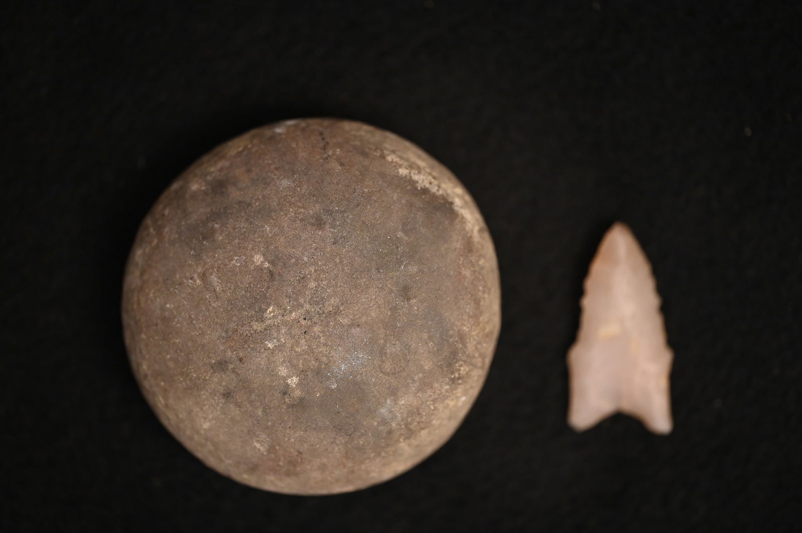 3" Iowa Discoidal and 1 9/16" Dalton with possible tip re-chipping. (1 of 5)