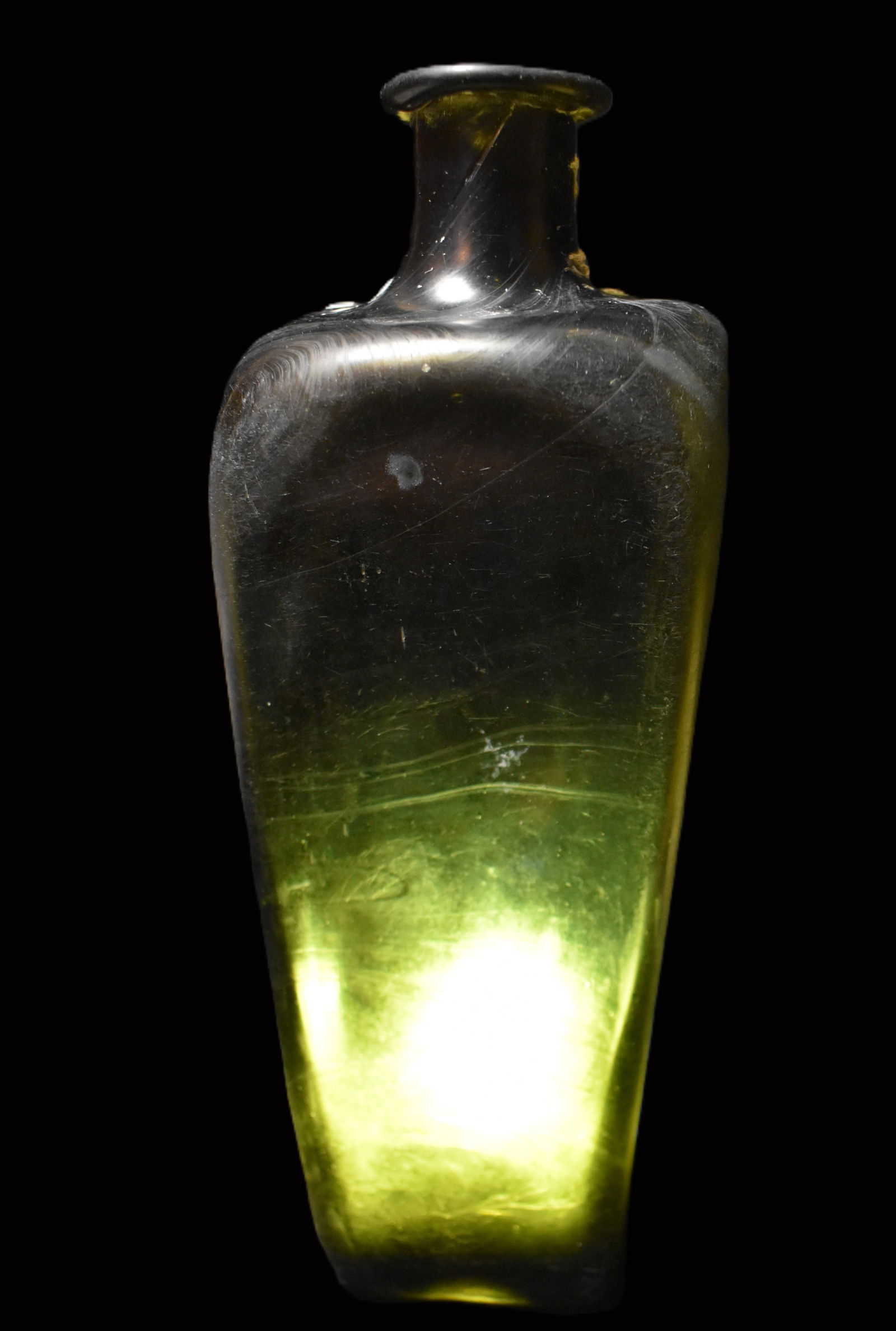 1700's Gin Bottle in Excellent Condition - Pirate Bottle (1 of 9)