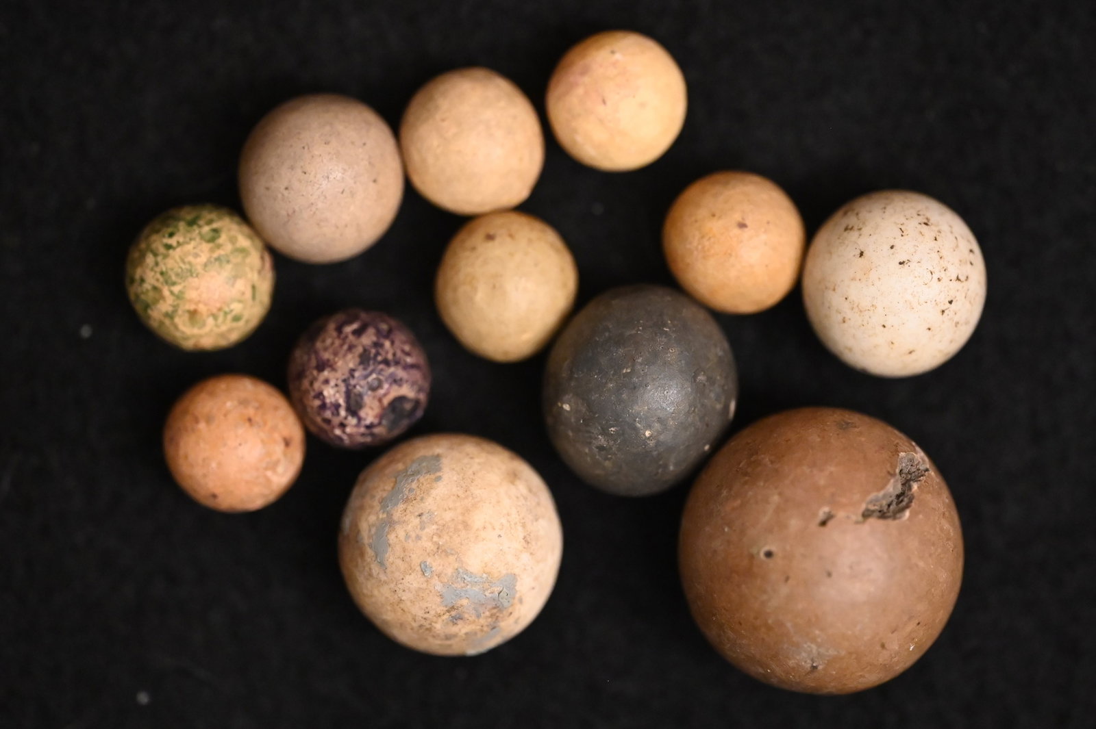12 Vintage/Native American Marbles 1" Largest Found in Boone Co. Missouri.: 12 Vintage/Native American Marbles 1" Largest Found in Boone Co. Missouri.