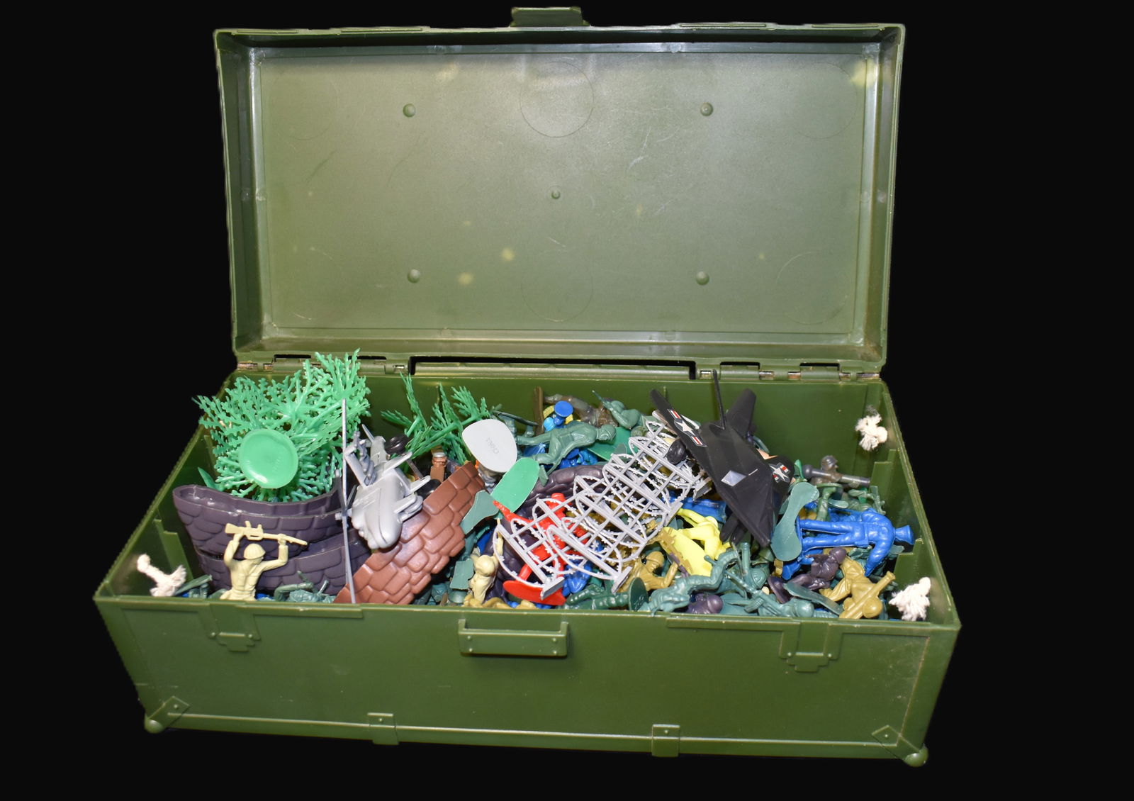 1997 G.I. Joe Green Plastic Storage Box Full of Army Men and Figures (1 of 4)
