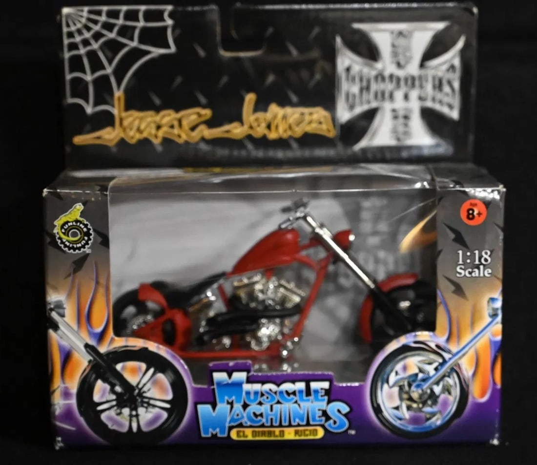 Muscle Machines Jesse James El Diablo Rigid 1/18 Scale (1 of 4)