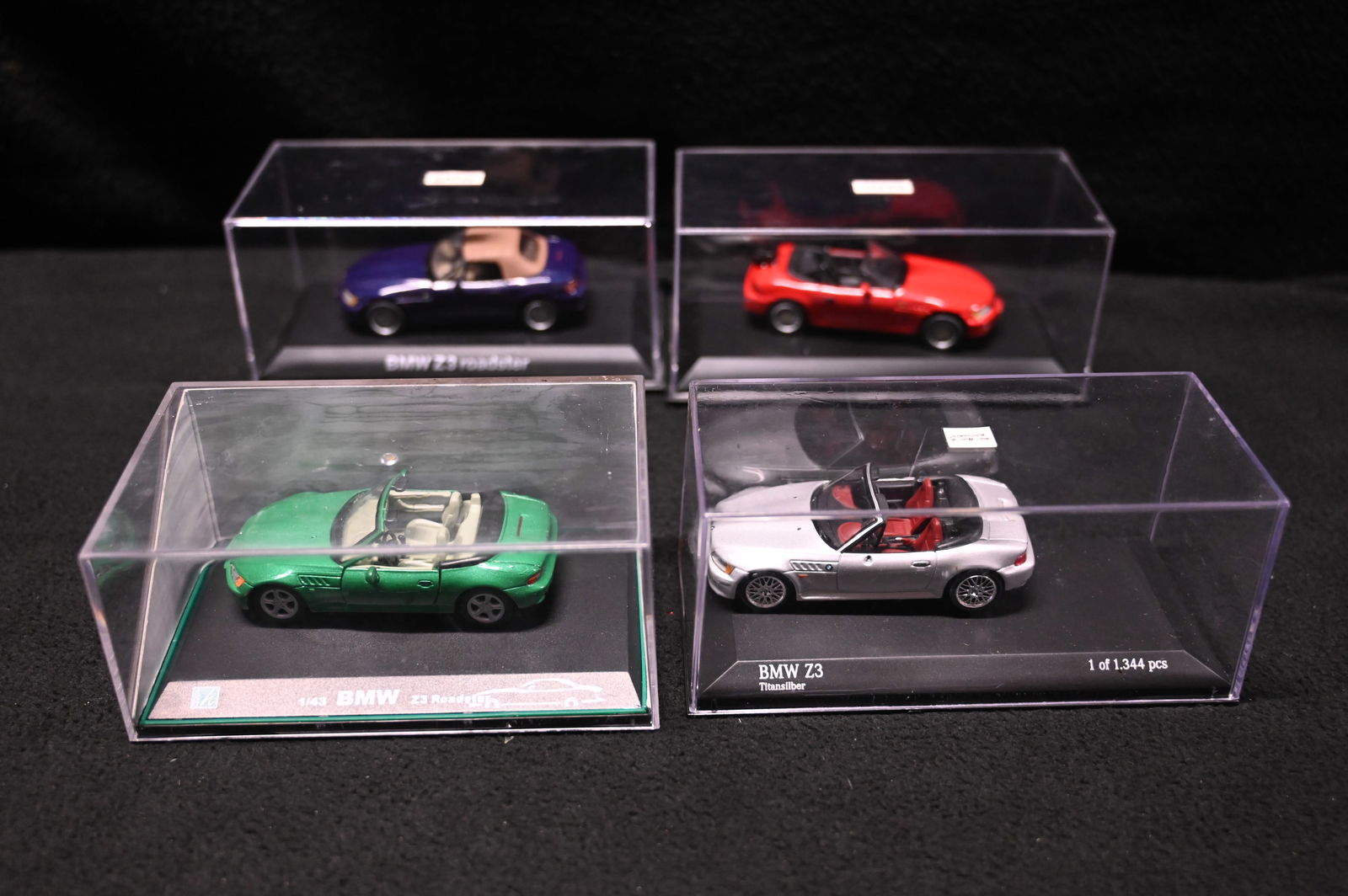 4 BMW Diecast Cars in Hard Plastic Display Cases 1/32 Scale. (1 of 5)
