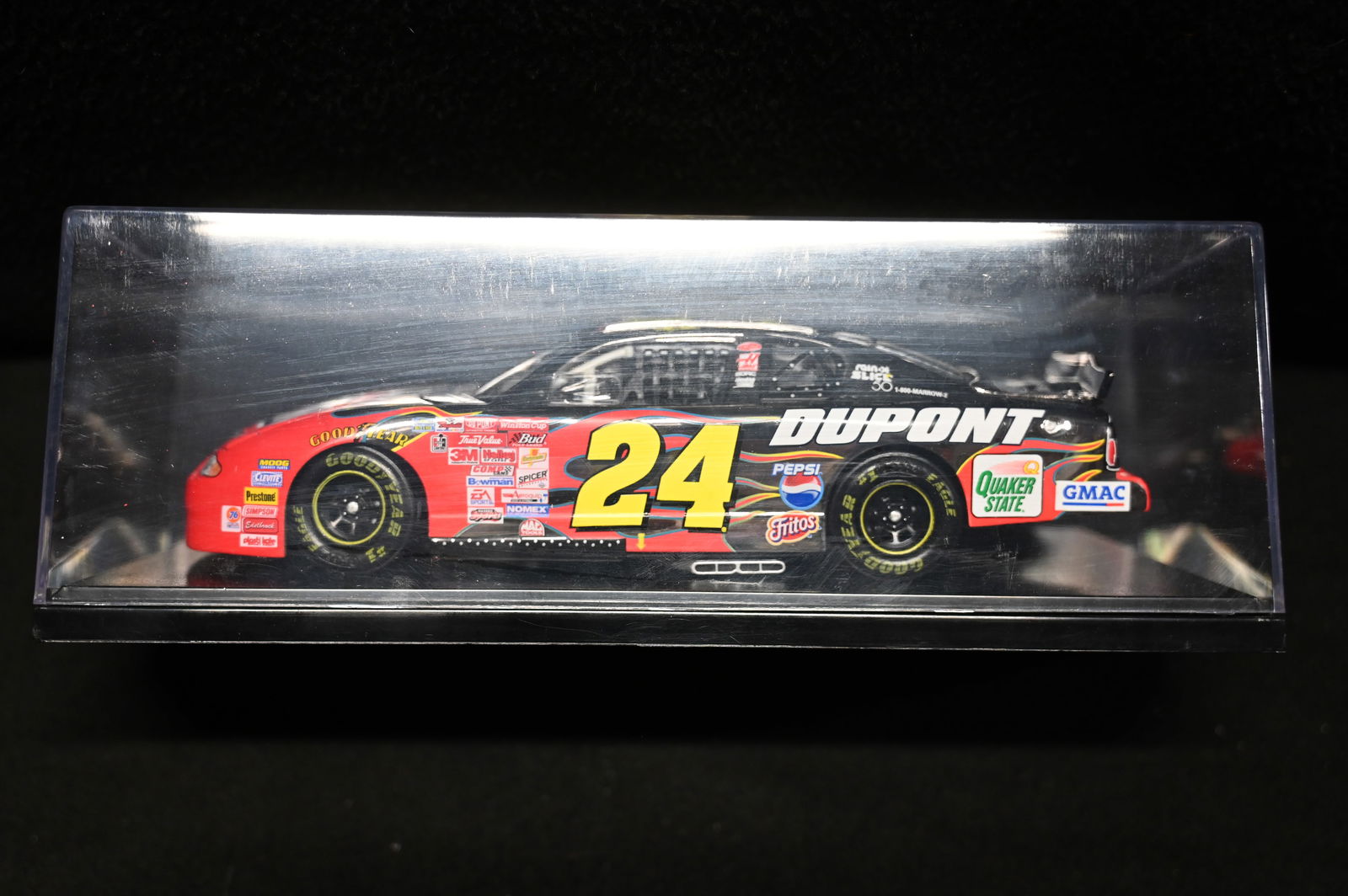 2001 Action Racing Jeff Gordon "DuPont" 1/24 Scale NASCAR Die Cast Replica. 1 of 624 Limited (1 of 7)