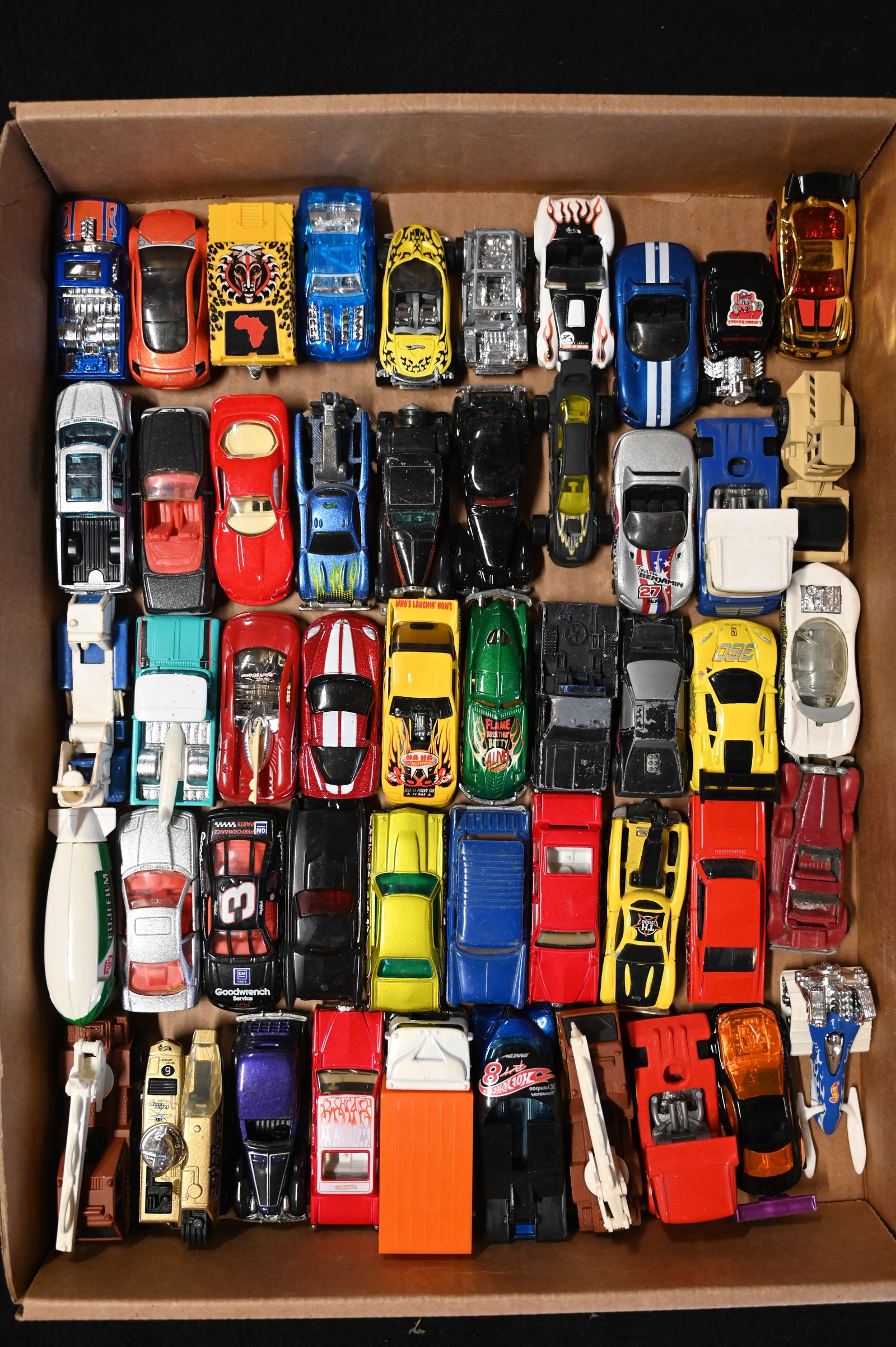 Approx. 50 Vintage Diecast Cars Hot Wheels, Matchbox, and More. Please see pictures for condition: Approx. 50 Vintage Diecast Cars Hot Wheels, Matchbox, and More. Please see pictures for condition and exact count.