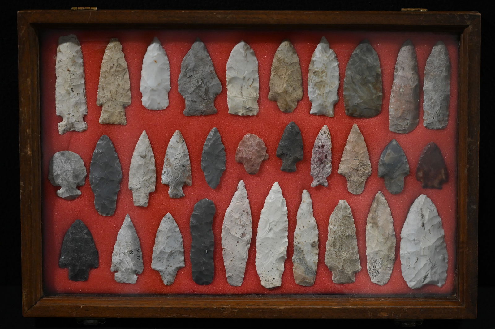 Frame of 31 Arrowheads 4 1/4" Longest Found in Missouri & Illinois.  Point Types included are (1 of 10)