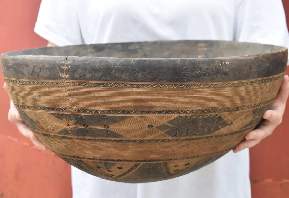 18 1/2" LARGE Highly Engraved Tuareg Wooden Bowl - Mid-Century or Older (1 of 10)