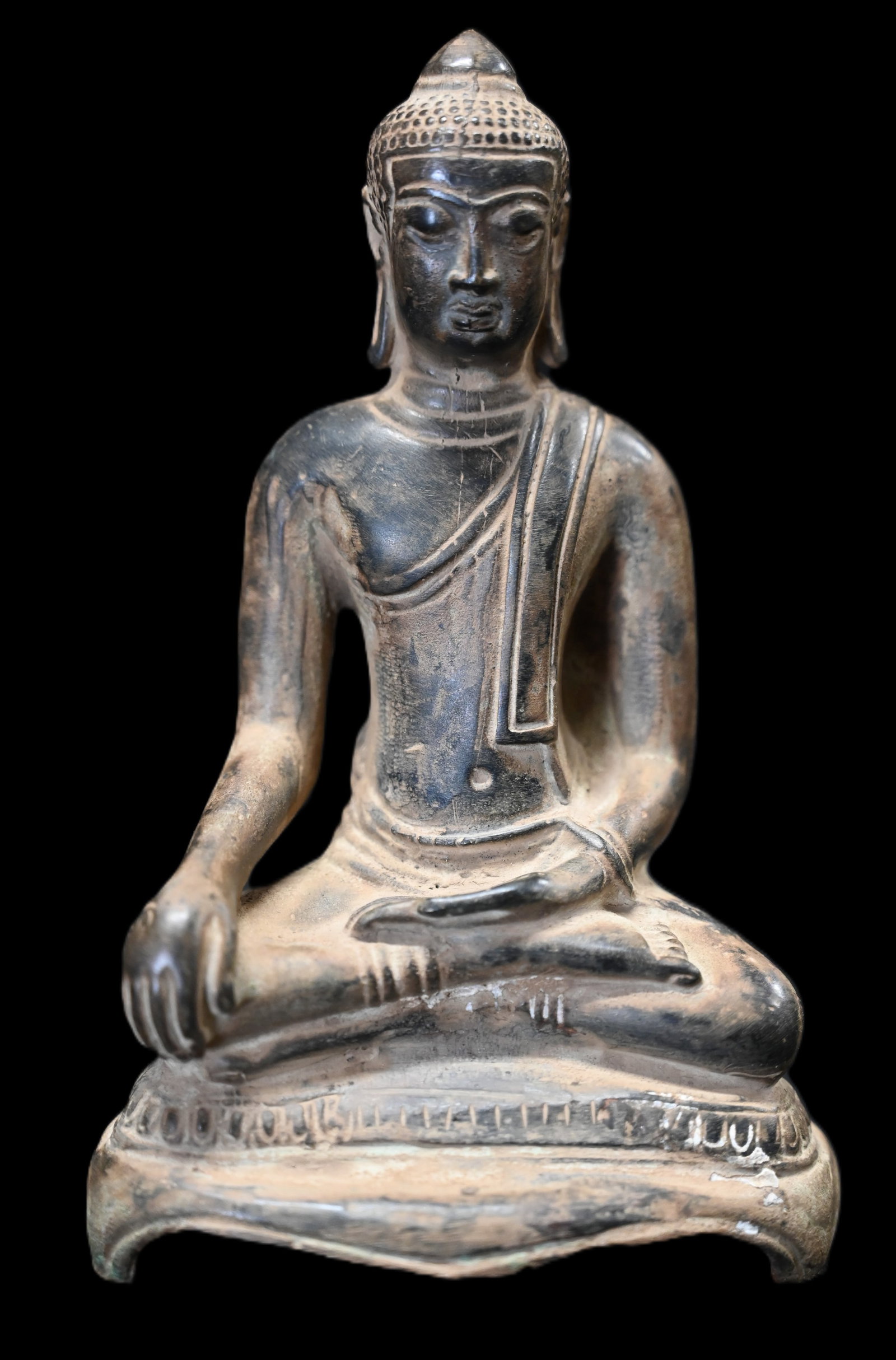 Ayutthaya Bronze Seated Buddha 6" Statue: Originating from the Ayutthaya period (1350–1767), these statues often feature serene facial expressions, finely arched eyebrows, and half-closed eyes, symbolizing introspection and compassion. The 