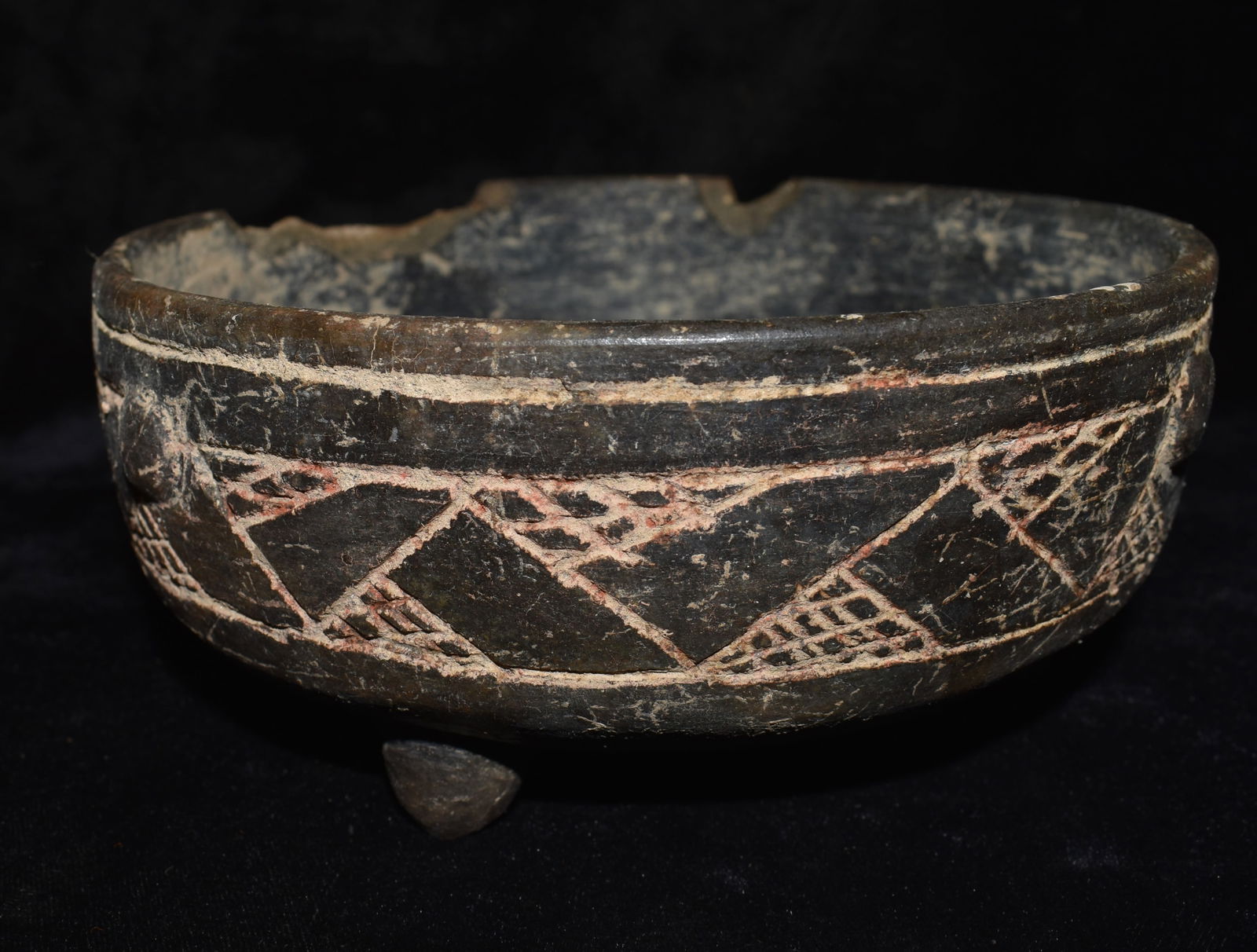 Pre-Columbian Mayan Decoratively Incised Tripod Pottery Vessel (1 of 8)