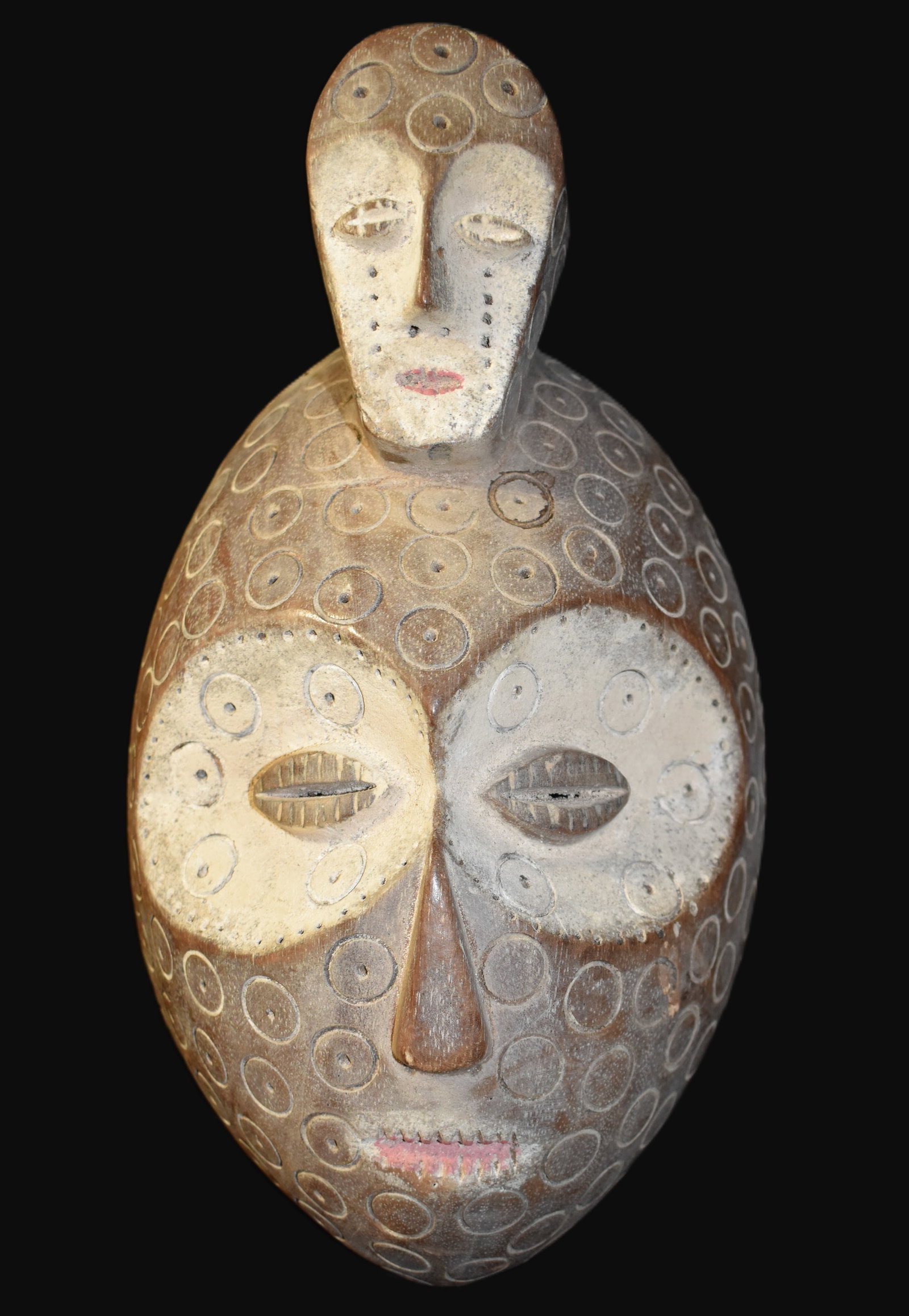 Rare Hand Carved Twin Mask from the Legal Tribe in Congo, Africa - Mid Century or Older.: Rare Hand Carved Twin Mask from the Legal Tribe in Congo, Africa - Mid Century or Older. Highly detailed mask hand carved from one chunk of wood by the Legal Tribe in Congo Africa. Significant use wea
