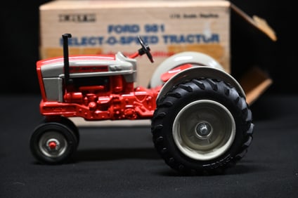 1987 Ertl Ford 981 Select-O-Speed Toy Tractor in Brand New Condition.