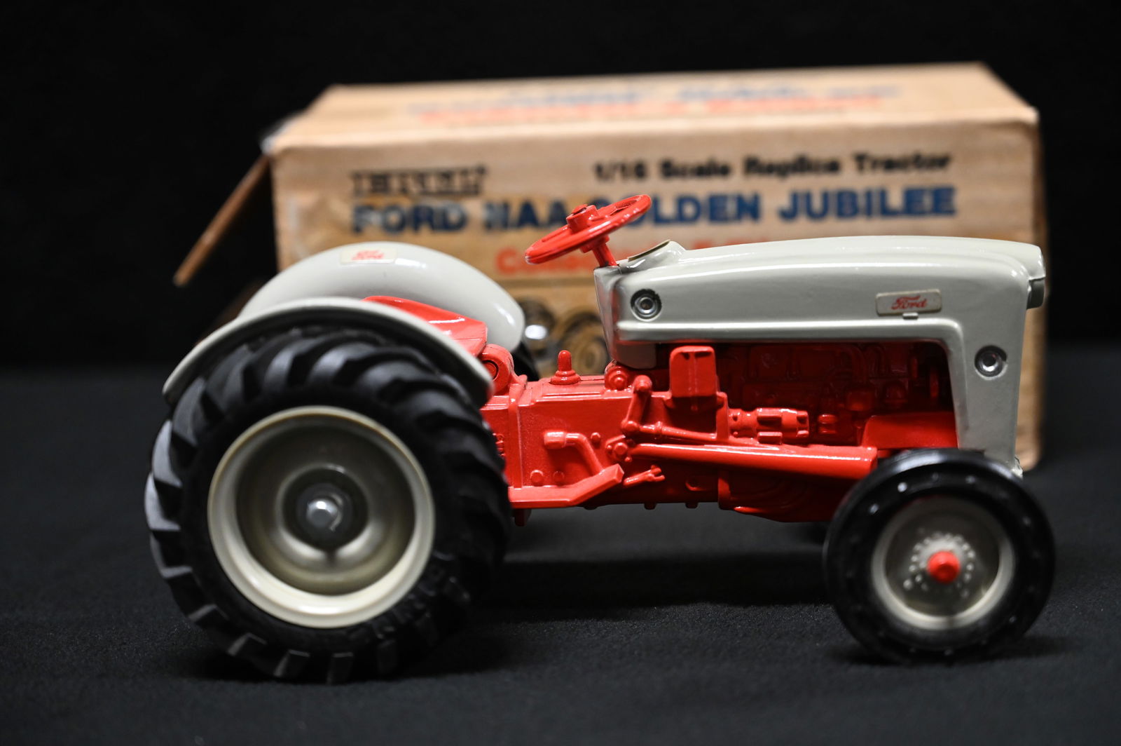 1986 Ertl Ford NAA Golden Jubilee Toy Tractor in Brand New Condition. (1 of 7)