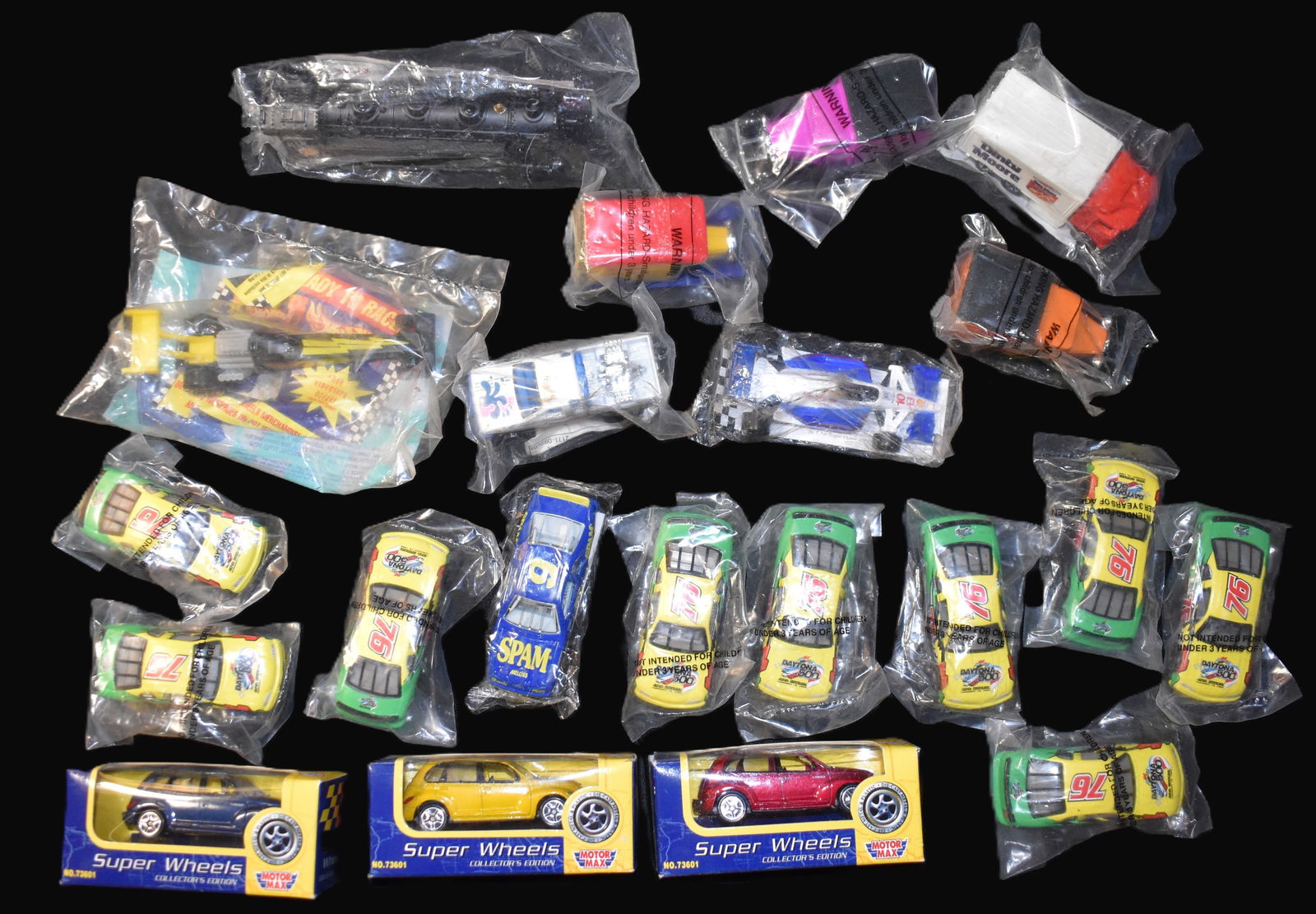 20 1:24 Scale Diecast Cars and one Locomotive - New in the Packages. (1 of 6)