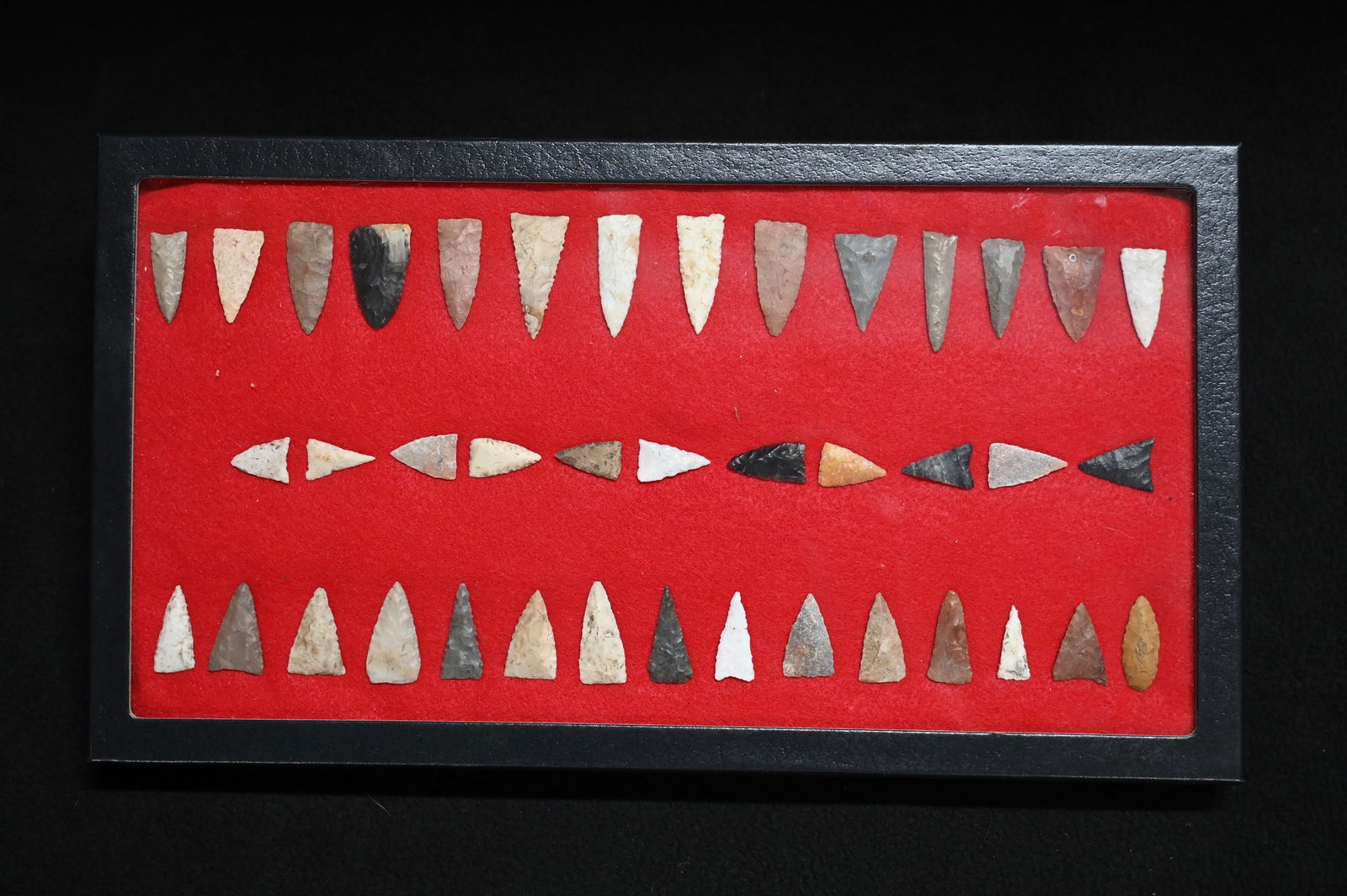 40 Madison Bird Points Found in the MO/IL in a 8" x 14" Frame.  1 5/8" Longest. (1 of 6)