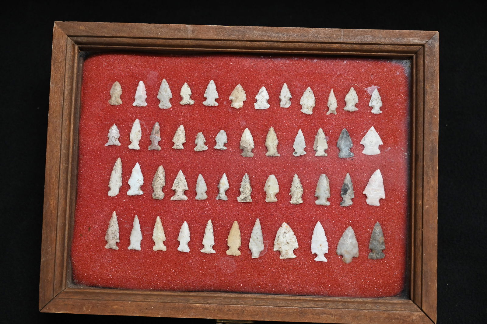 47 Bird Points Found in MO/IL in a 9" x 12" Frame. 1 3/8" Longest. (1 of 8)