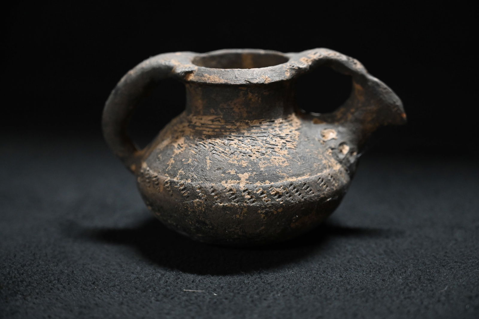 Zoomorphic Pre-Columbian Pottery Vessel 3 1/4" Tall. (1 of 7)