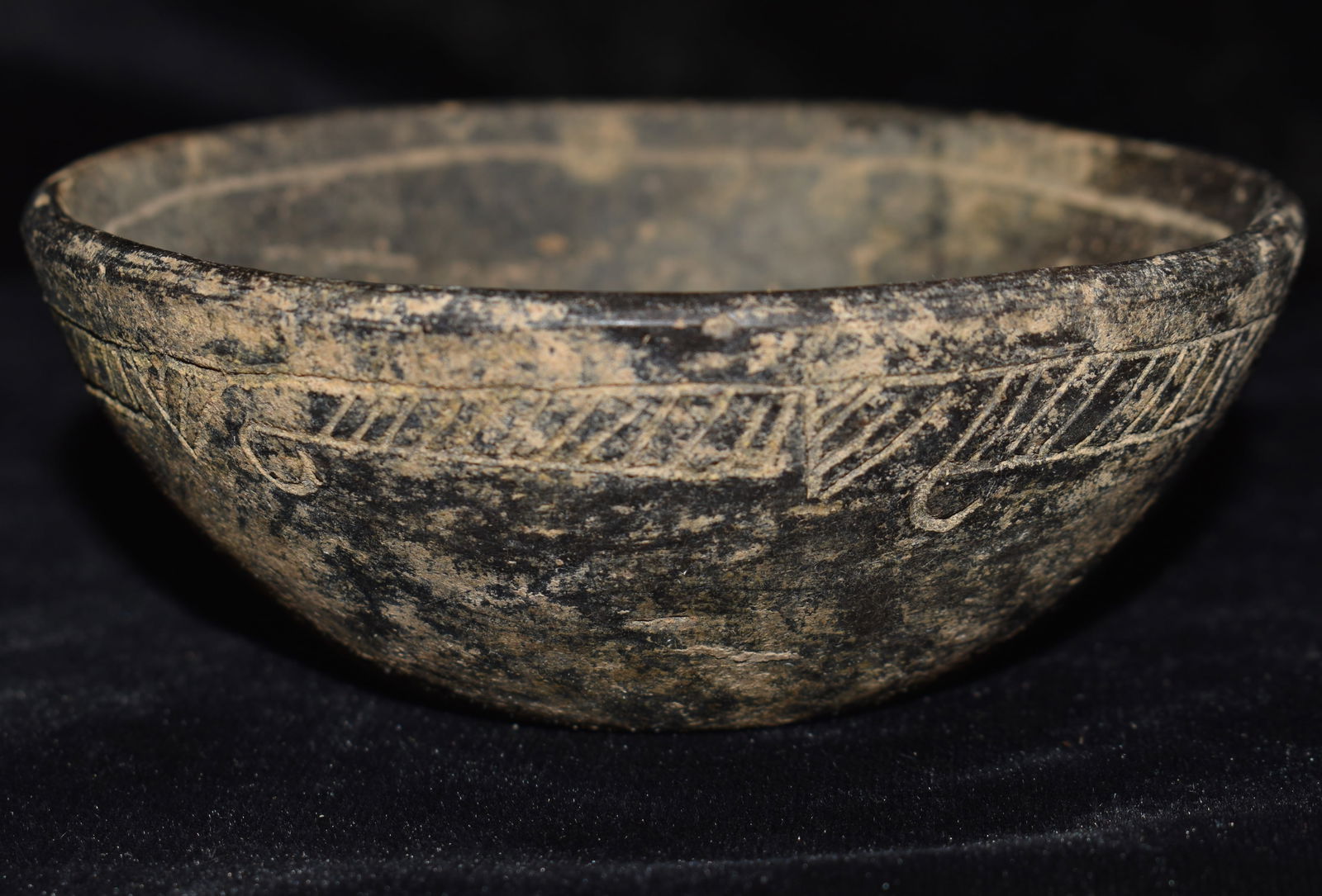 Pre-Columbian Mayan Incised Pottery Bowl (1 of 7)