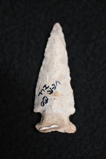 1 7/8" Archaic Knobbed Arrowhead Found in Vermillion Co Illinois.: 1 7/8" Archaic Knobbed Arrowhead Found in Vermillion Co Illinois.