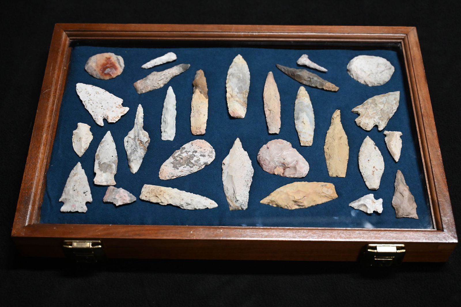 28 Arrowheads Found in Pettis Co. Missouri in a Wood Frame. (1 of 6)