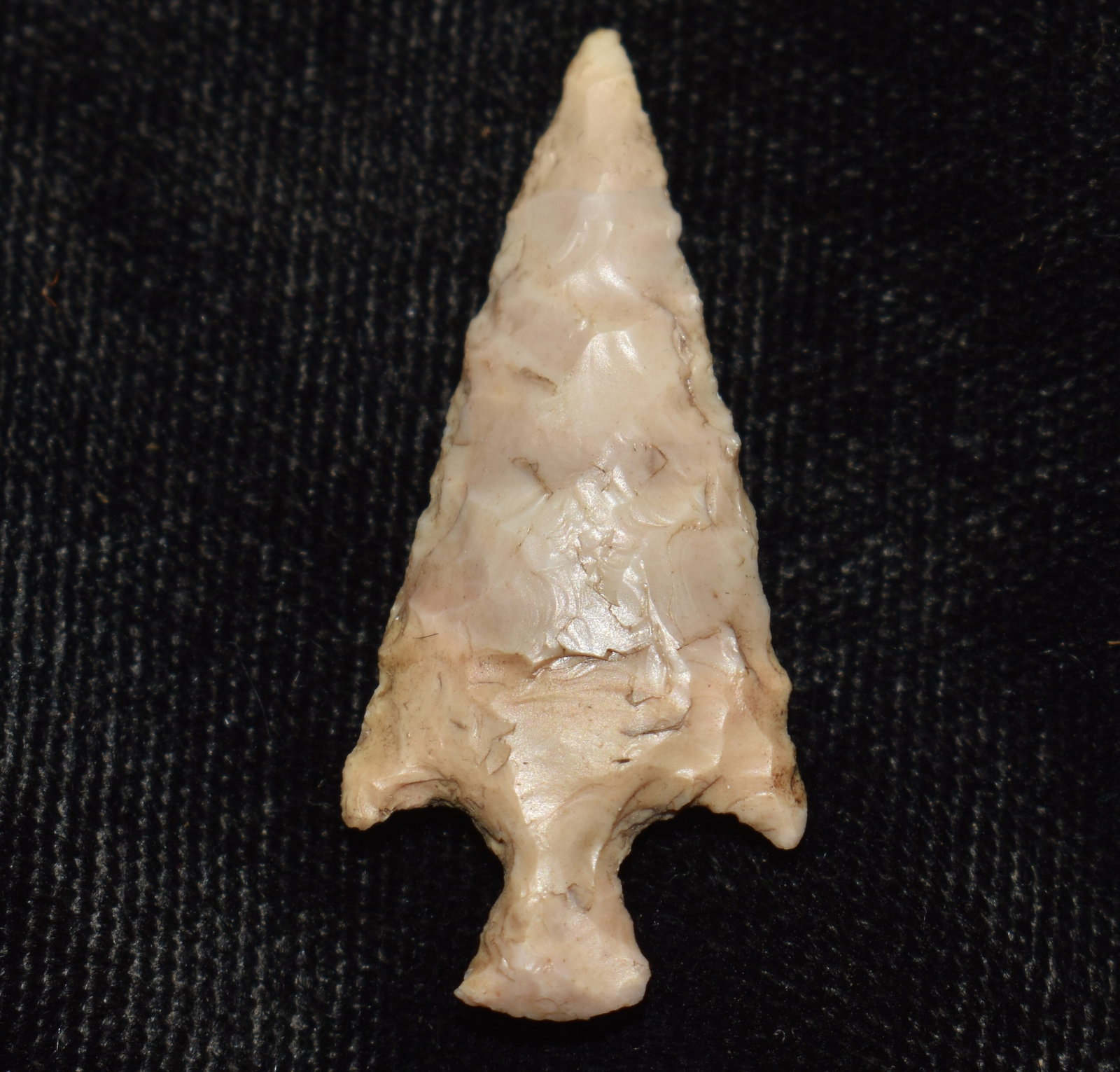 1 3/8" Sequoyah Arrowhead found in Boone County, Missouri: 1 3/8" Sequoyah Arrowhead found in Boone County, Missouri. From the late Chuck Asher Collection.