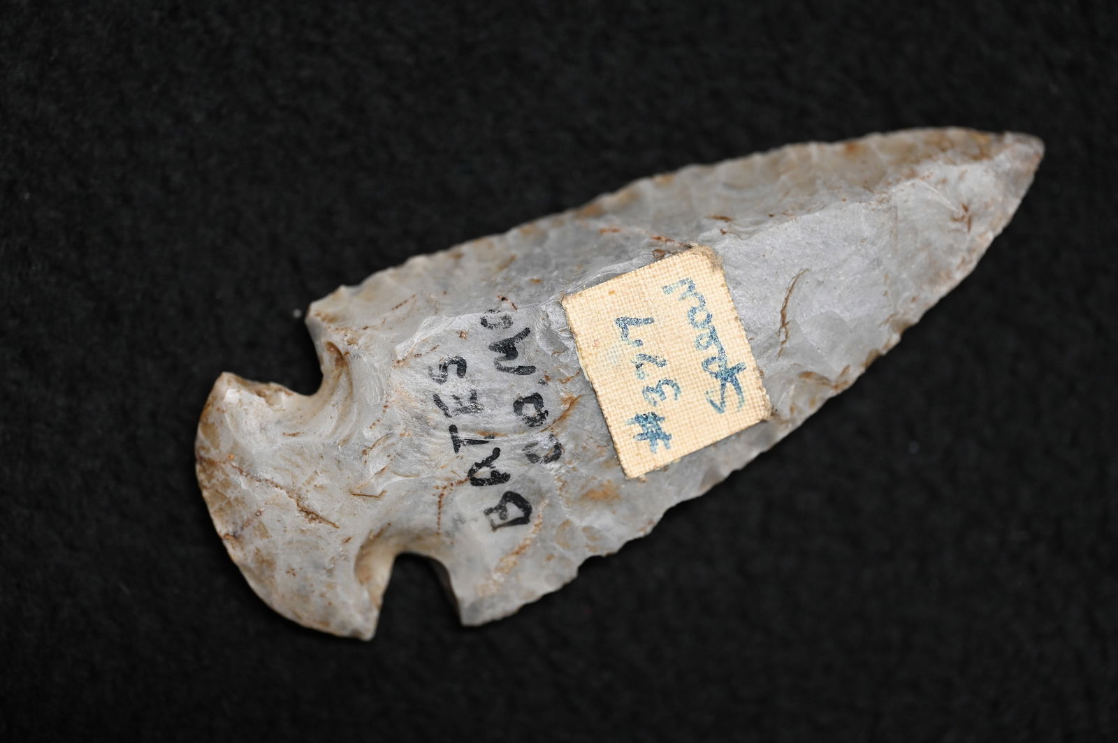 2 15/16" Dovetail Arrowhead Found in Bates Co. Missouri, Rogers COA Ex: Kent Hollabaugh Collection. (1 of 7)