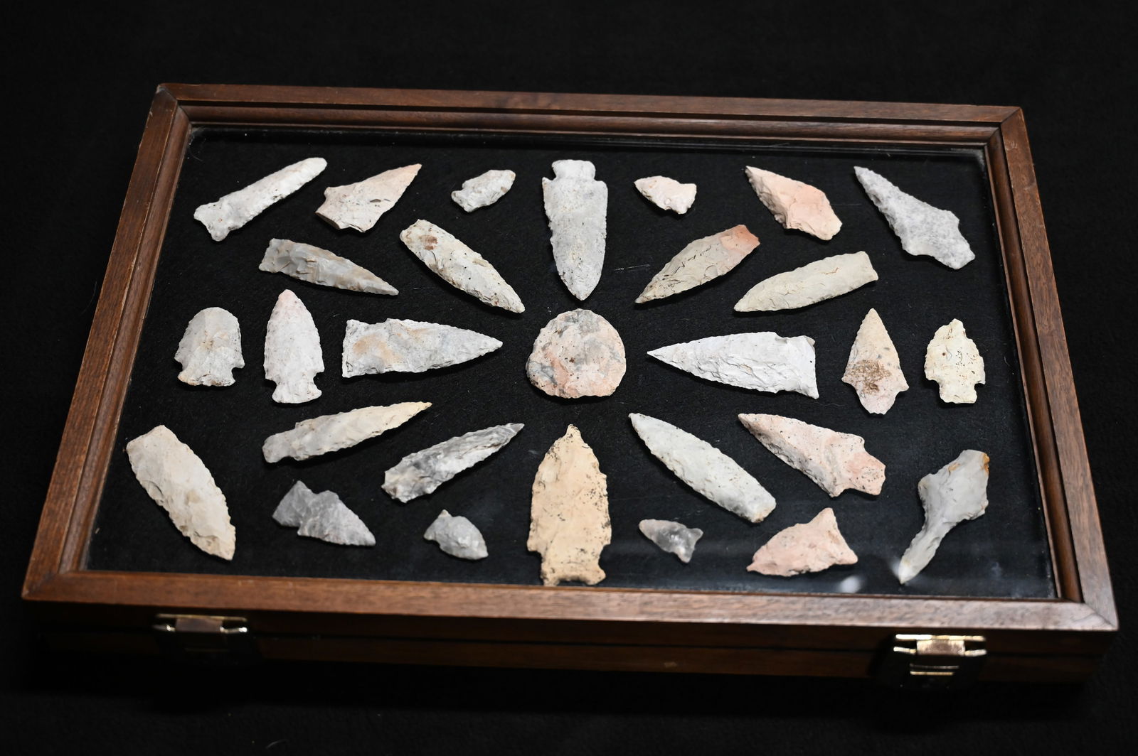 29 Arrowheads Found in Pettis Co. Missouri in a Wood Frame. (1 of 6)