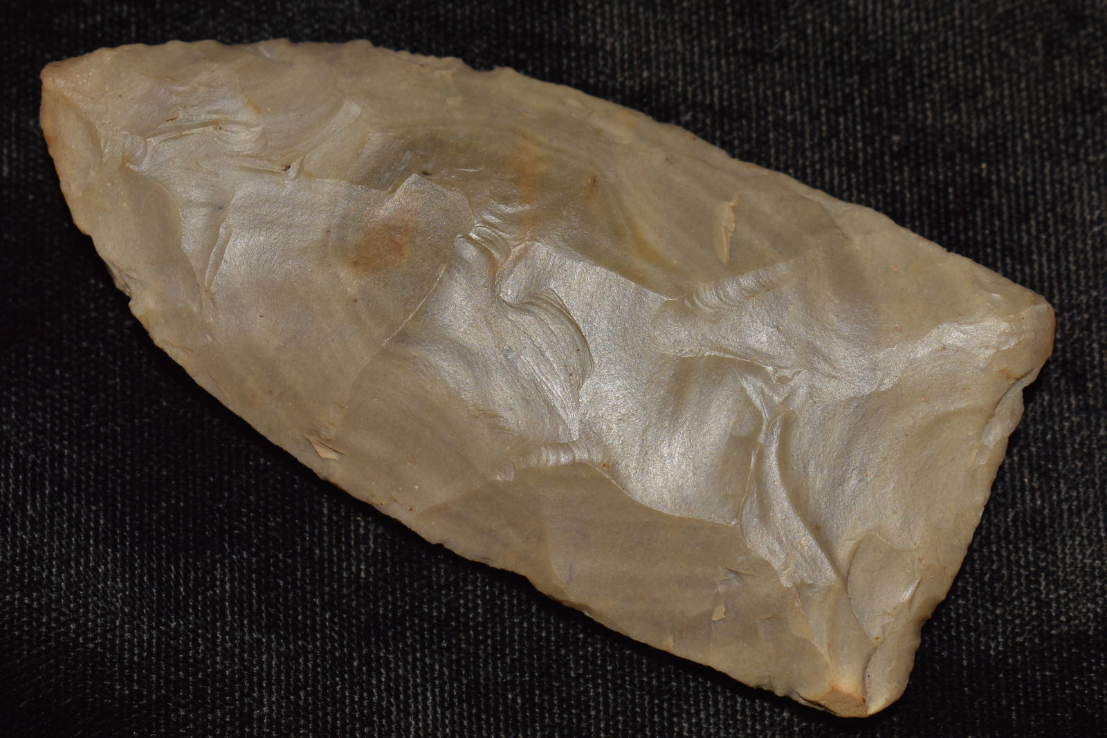 3 1/4" Nicely Made Hornstone Blade with a Bullseye on One Side (1 of 9)