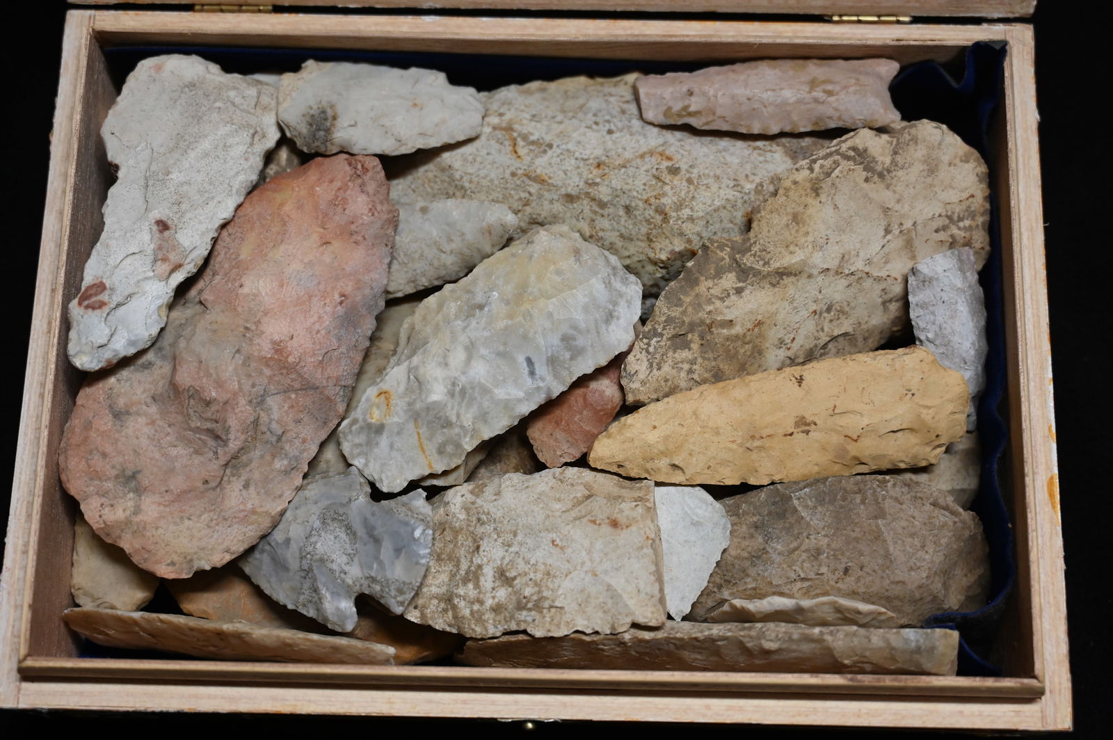 Cigar Box Full of Damaged Arrowheads and Stone Tools Found in Illinois.  Cigar Box measures approx.. (1 of 7)