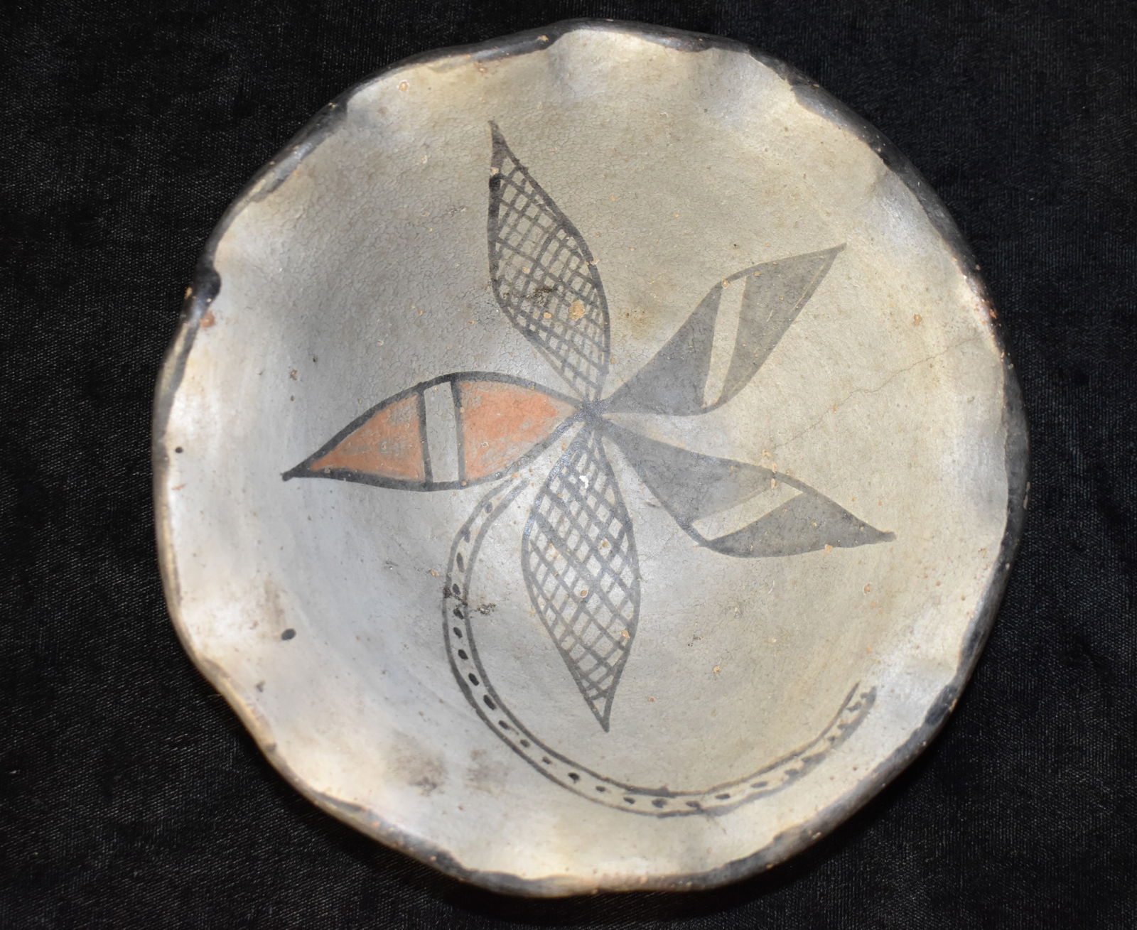 20th Century Santa Domingo Native American Pottery Bowl (1 of 7)