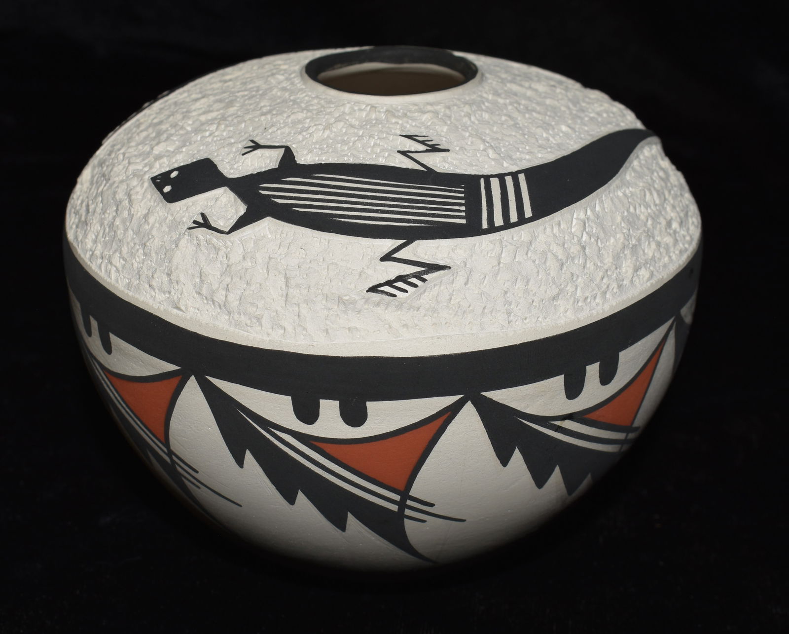 Acoma Pueblo Lizard Motif Pottery Vessel by Darrick Chino (Acoma): Acoma Pueblo Lizard Motif Pottery Vessel by Darrick Chino (Acoma). Late Century (1998). Measures 4 1/2" Diameter and 3 1/2" tall approximately. Excellent condition