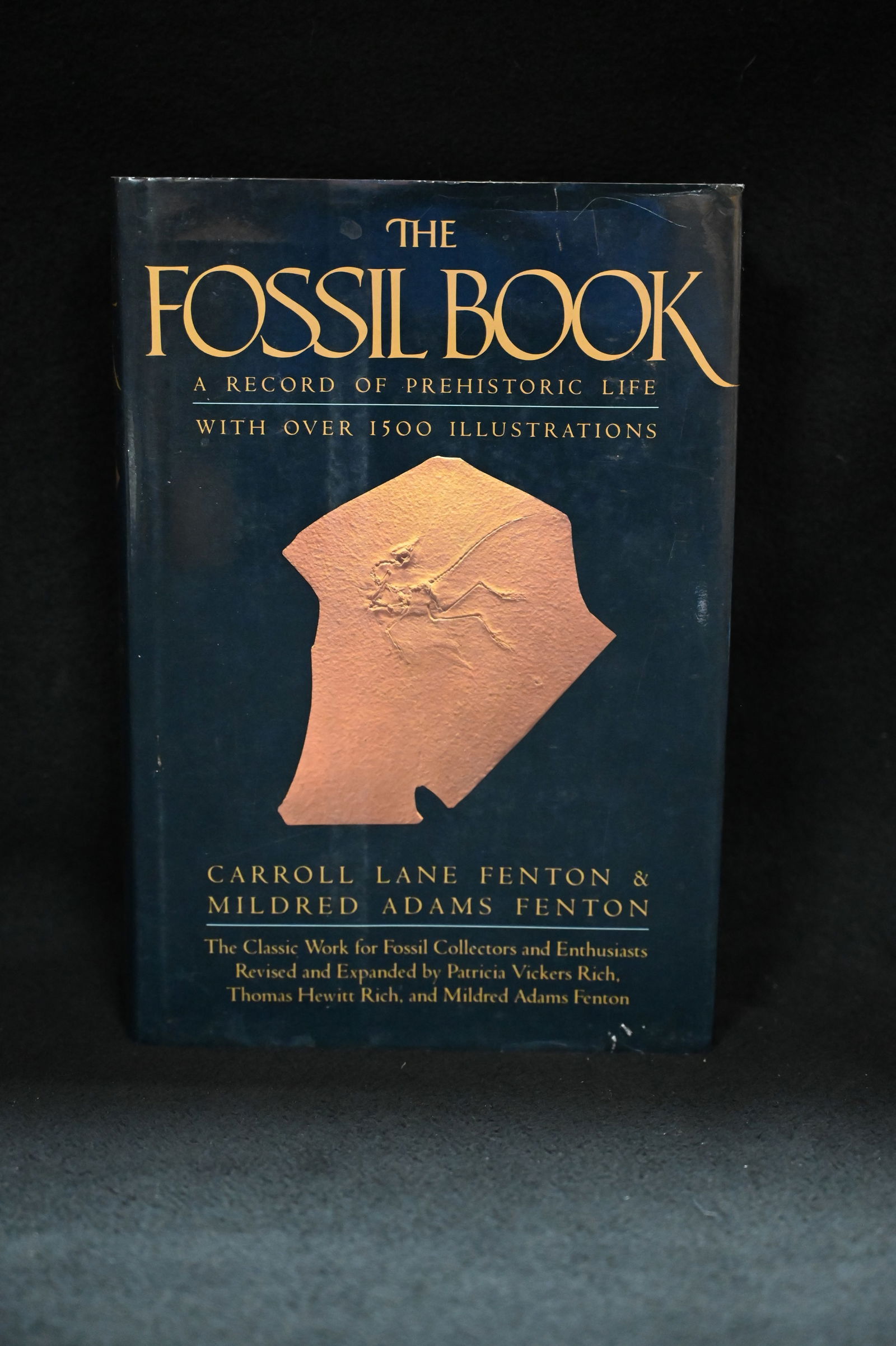The Fossil Book 1989 Hardcover Edition.: A Record of Prehistoric Life with over 1500 illustrations and 711 pages in great condition.