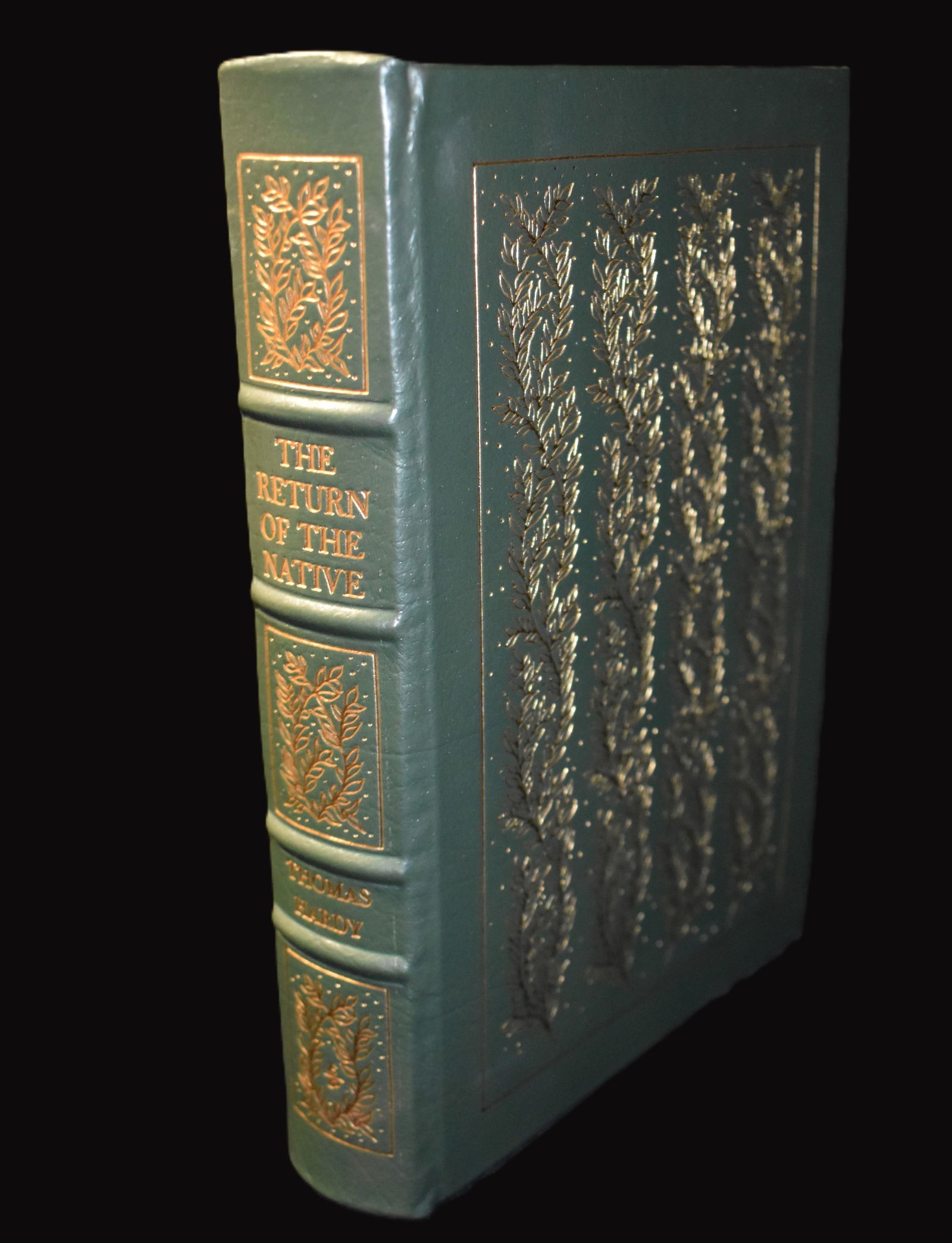 The Return of the Native by Thomas Hardy - Easton Press Full Leather 1978: The Return of the Native by Thomas Hardy- Easton Press Full Leather 1978. Fine condition full leather hardback with gold gilt to cover and page edges. Collector's Edition. Easton Press books are known