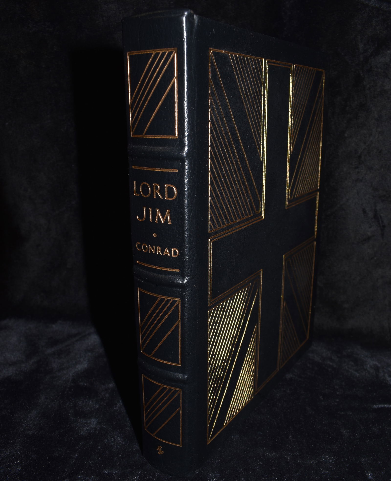 1987 Lord Jim A Tale by Joseph Conrad - Easton Press Full Leather Hardback Like New: Lord Jim A Tale by Conrad, Joseph. Published by Easton Press Norwalk Connecticut 1987. Fine condition full leather hardback with gold gilt to cover and page edges. Collector's Edition. Easton Press bo