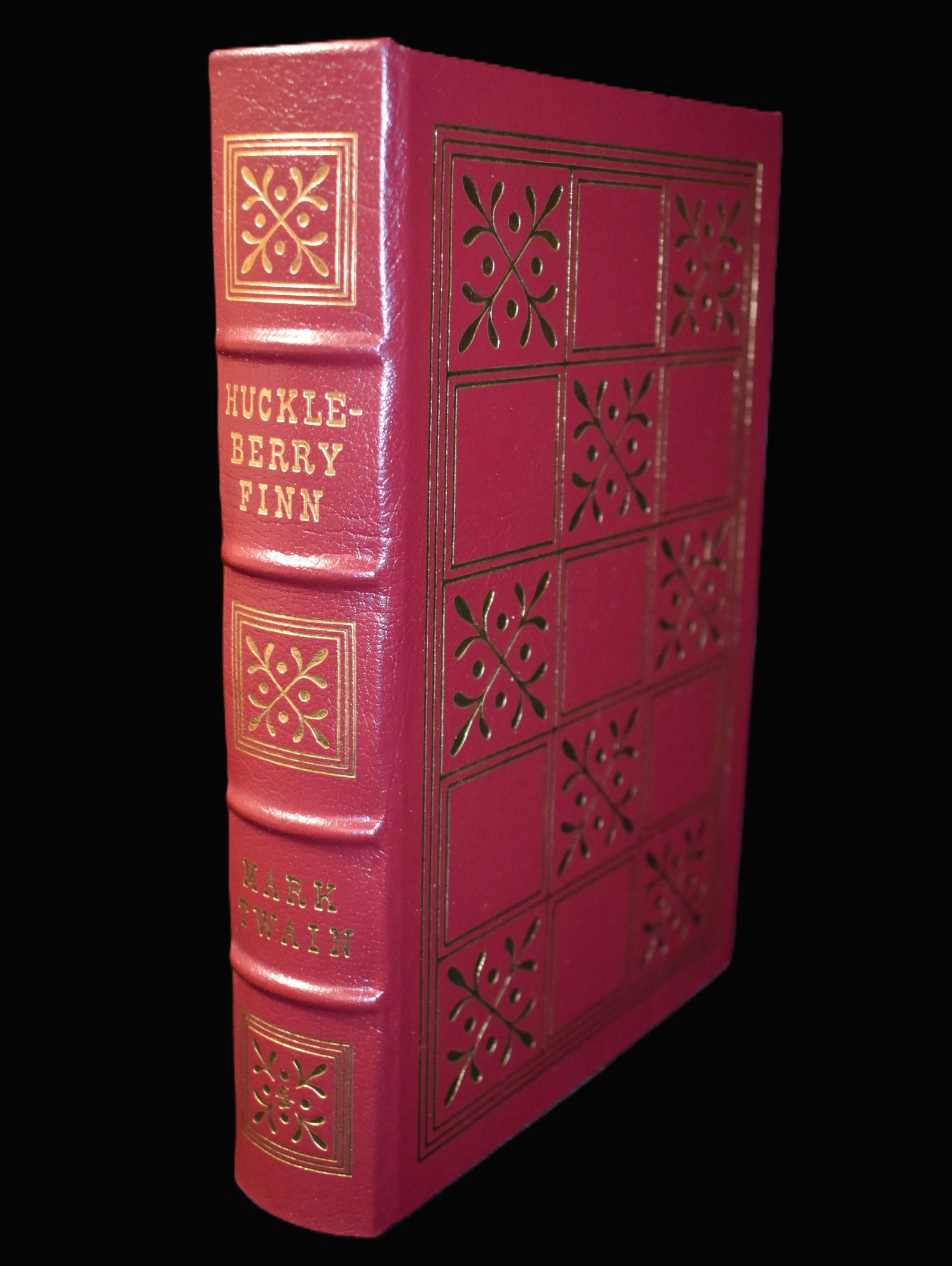 Huckleberry Finn by Mark Twain - 1994 Full Leather Hardback by Easton Press: Huckleberry Finn by Mark Twain (Collector's Edition, 100 Greatest Books Ever Written). Published by Easton Press Norwalk, Connecticut 1994. Fine condition full leather hardback with gold gilt to cover