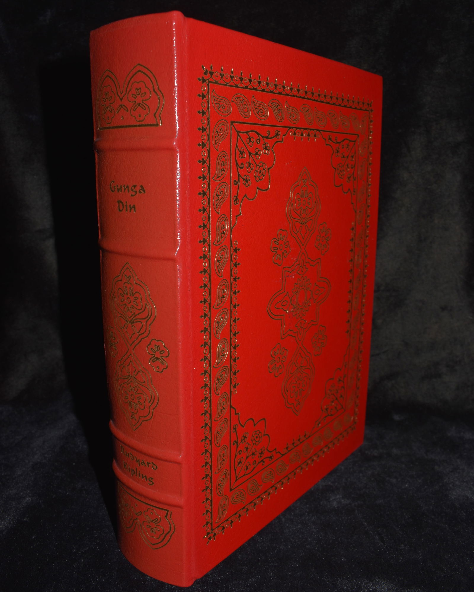 GUNGA DIN by Rydyard Kipling - Full Leather Easton Press Hardback 1992: GUNGA DIN by Rydyard Kipling. Published by The Easton Press, Norwalk, CT, 1992. Fine condition full leather hardback with gold gilt to cover and page edges. Collector's Edition. Easton Press books are