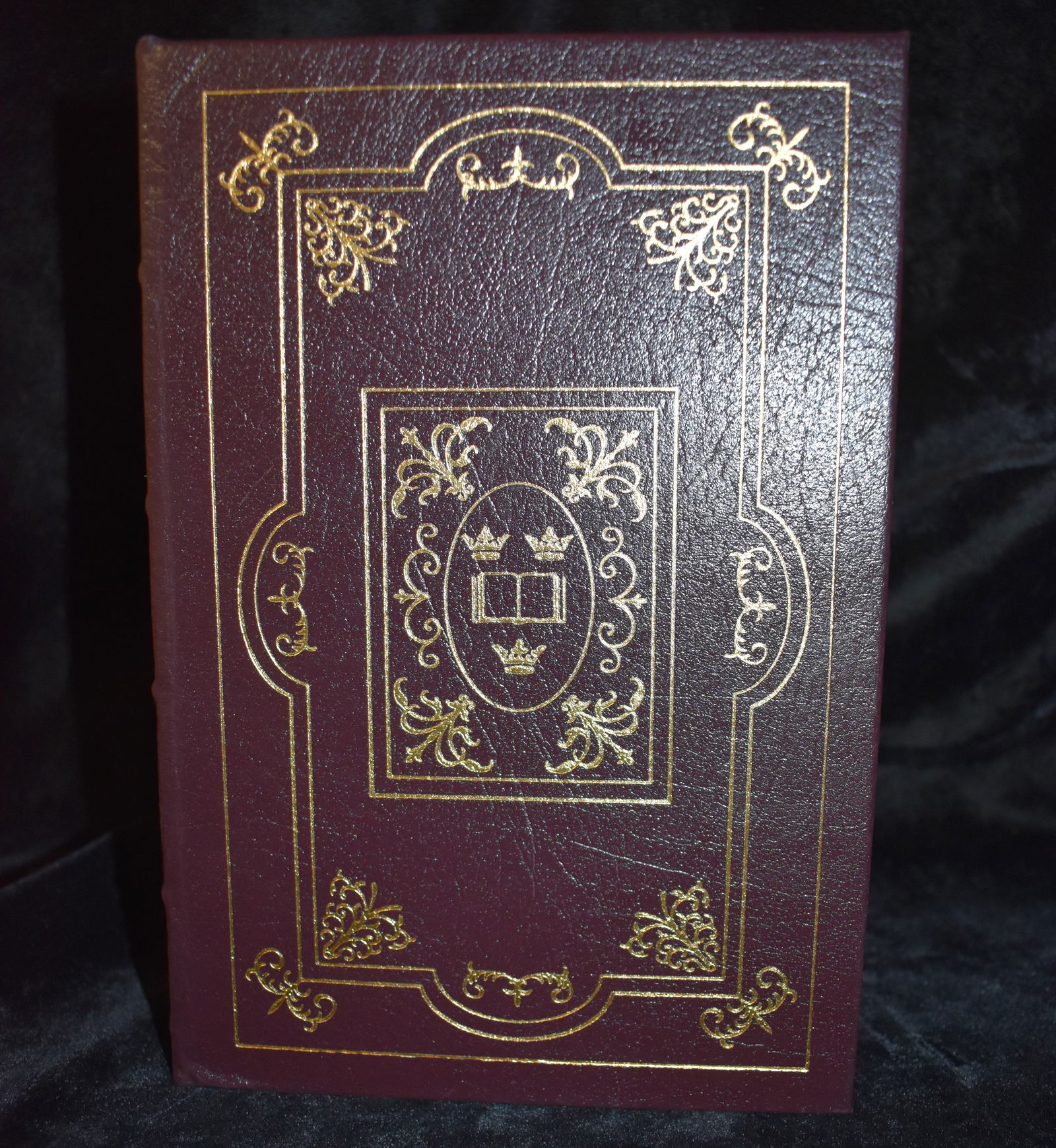 The Oxford Companion to American Military History - 2000 Easton Press Full Leather Hardback: The Oxford Companion to American Military History by John Whiteclay Chambers II. Published by Easton Press, Norwalk, CT, 2000. Near fine condition full leather hardback with gold gilt to cover and pag